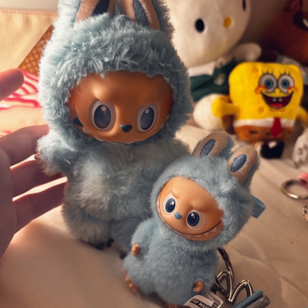 Pop Mart Labubu The Monsters Pin For Love Series Vinyl Plush Pendant (A-M) K (Opened Case), Pop Mart Labubu The Monsters Highlight Series Hope Keyring (Opened Case) 착용 스타일