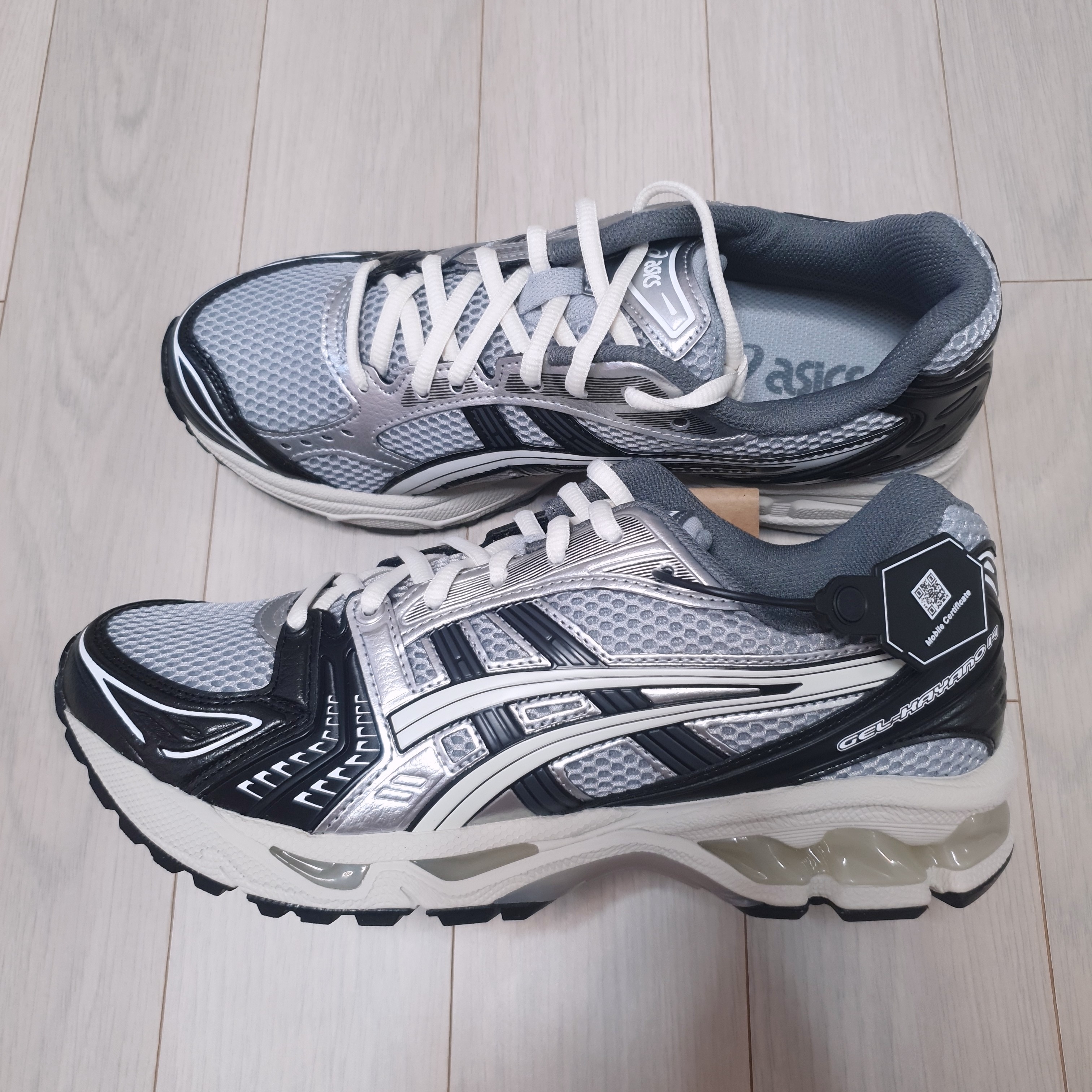 Asics Gel-Kayano 14 Black Glacier Grey 착용 스타일 - 2