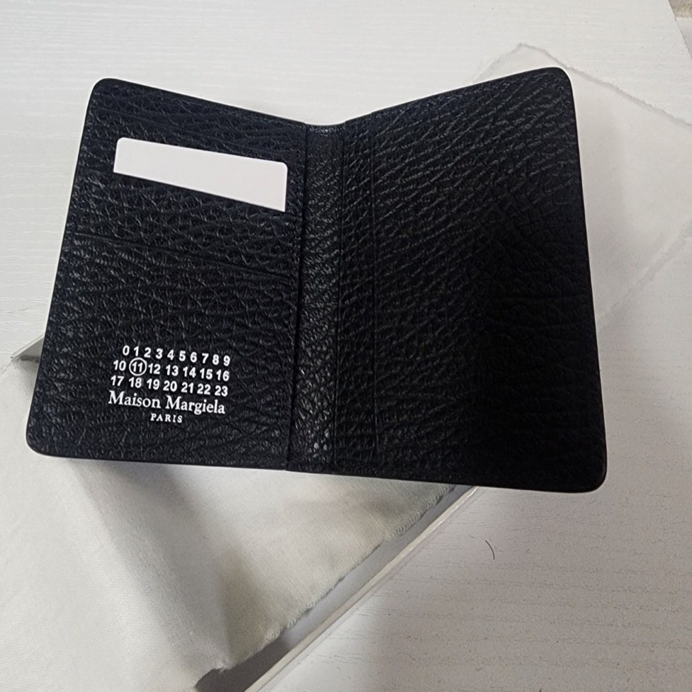 Maison Margiela Bovine Leather Card Holder Black 착용 스타일 - 1