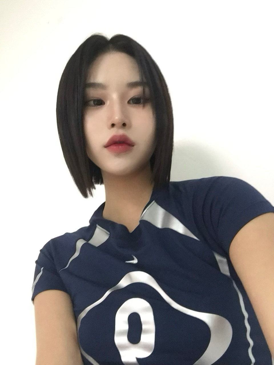 (W) Nike NSW Chill Knit Graphic T-Shirt Midnight Navy, (W) Nike Air Superfly Metallic Silver and Black 착용 스타일 - 6