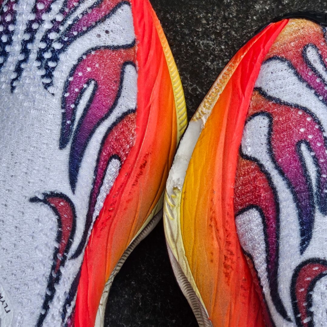 Nike ZoomX Vaporfly Next% 3 PRM White Habanero Red 착용 스타일