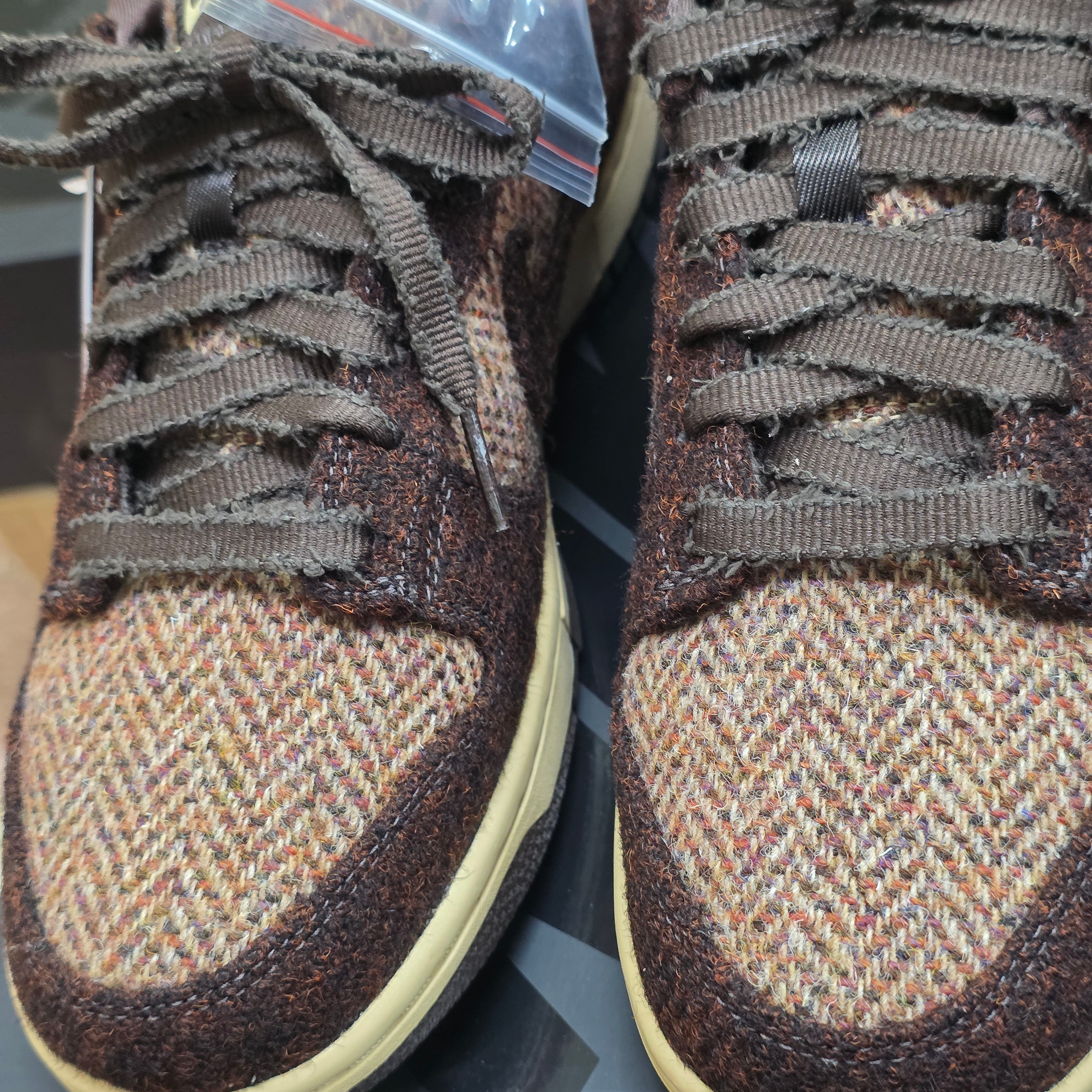 (W) Nike x Harris Tweed Dunk Low Sesame and Violet Mist 착용 스타일 - 3