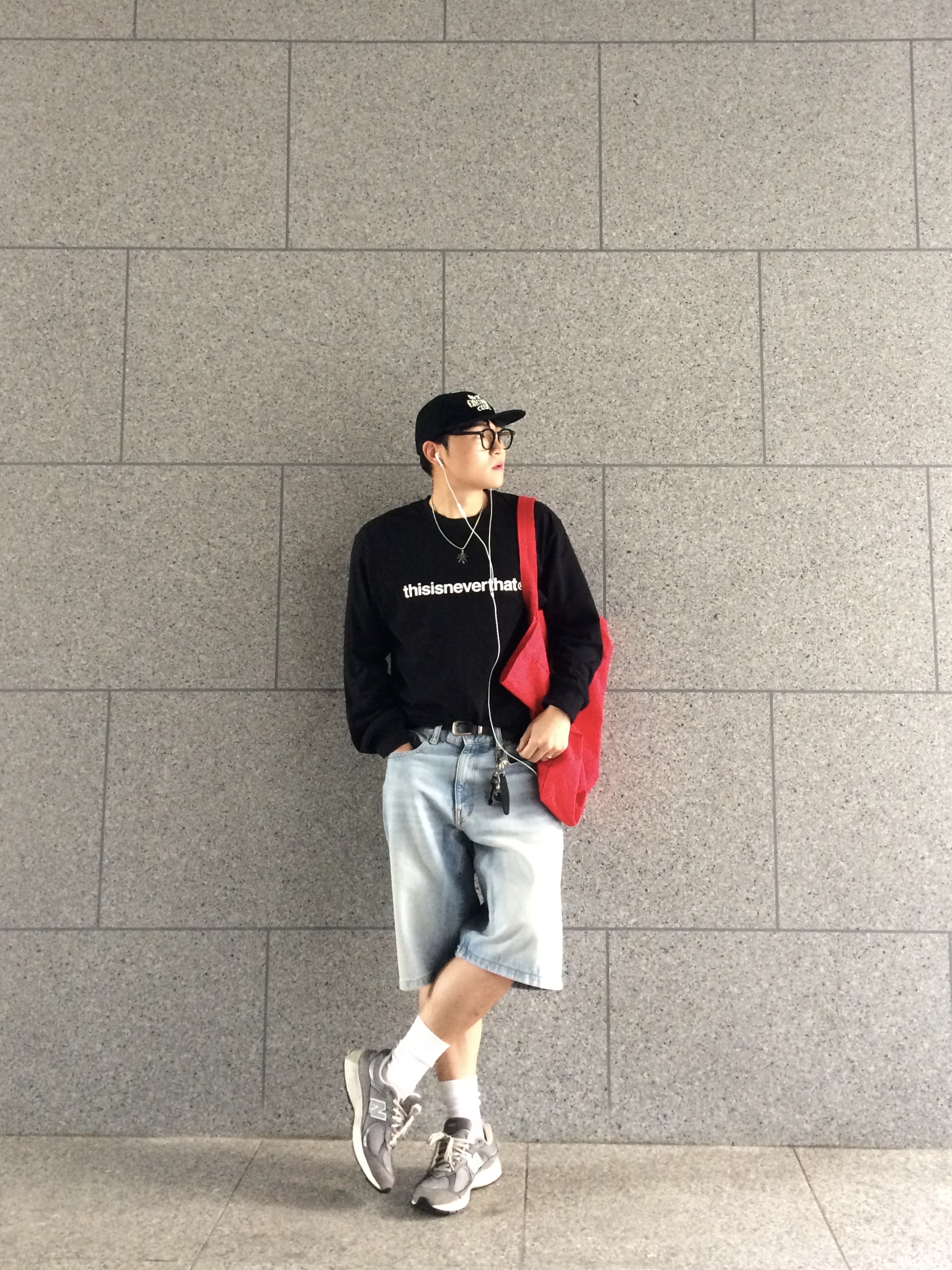 Thisisneverthat T Logo L/S T-Shirt Black, Depc Logo Eco Bag Red 착용 스타일 - 2