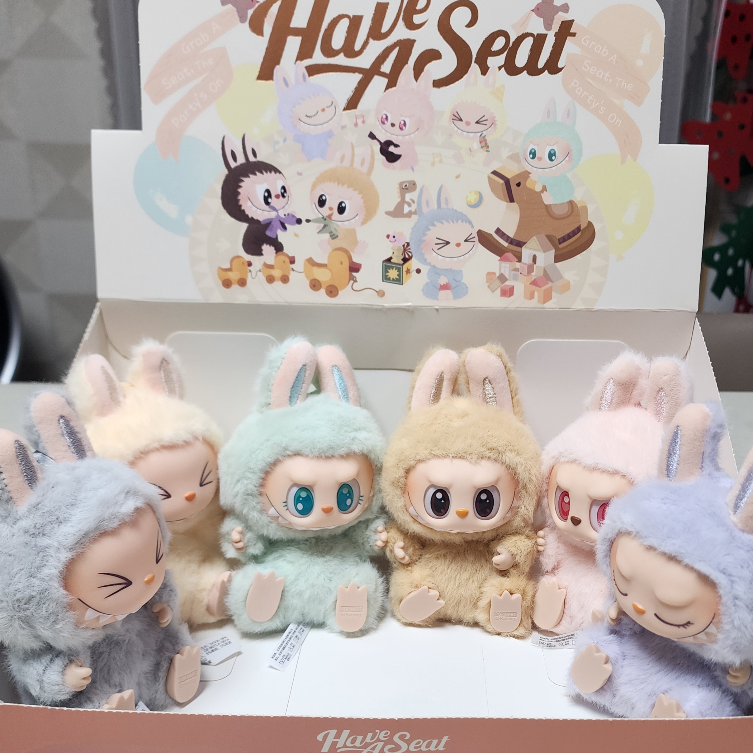 Pop Mart Labubu Let's Play Together Doll Series Sealed Case (6 Blind Boxes) 착용 스타일