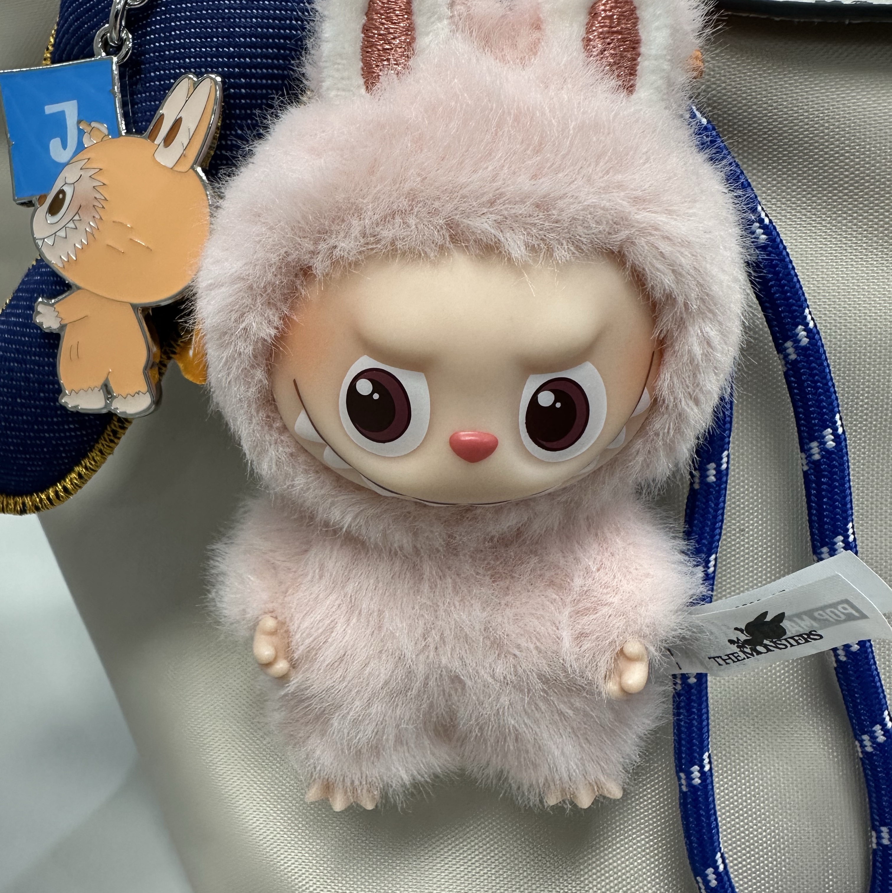 Pop Mart Labubu The Monsters Pin For Love Series Vinyl Plush Pendant Sealed Case (A-M) (14 Blind Boxes) 착용 스타일 - 1
