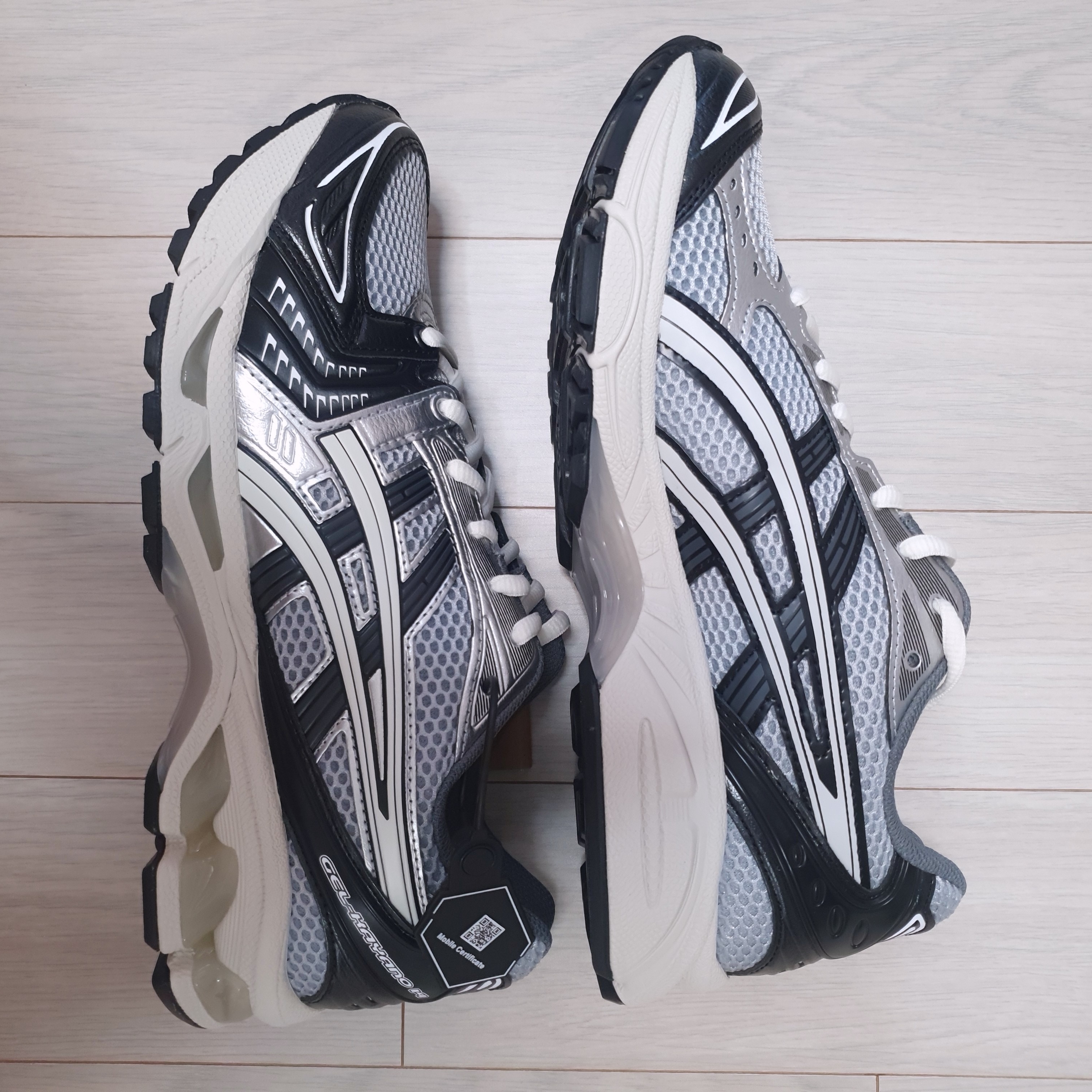 Asics Gel-Kayano 14 Black Glacier Grey 착용 스타일 - 3