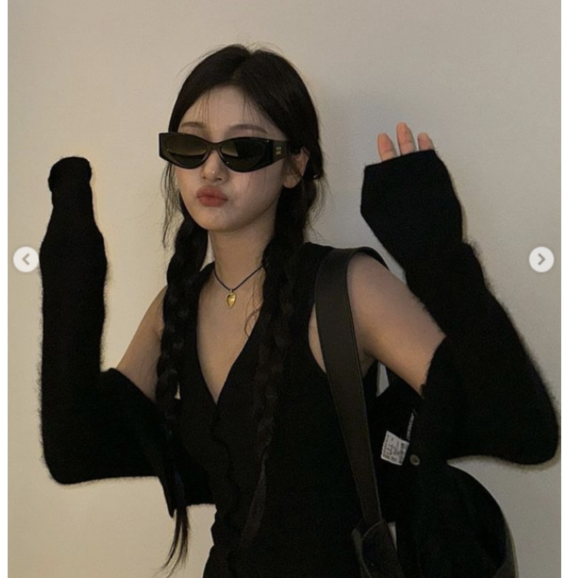 (W) Jacquemus Le Alzou Cropped Mohair Cardigan Black 착용 스타일 - 1