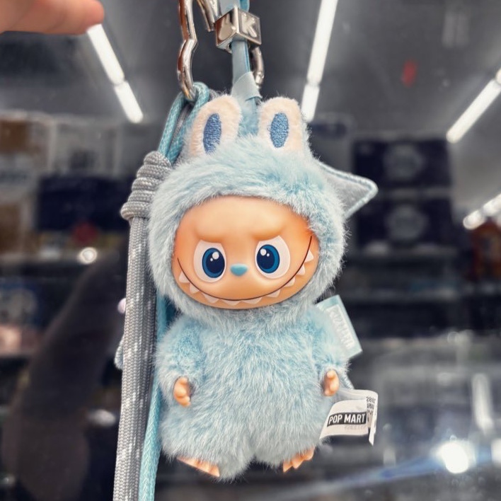 Pop Mart Labubu The Monsters Pin For Love Series Vinyl Plush Pendant Sealed Case (A-M) (1 Blind Box) 착용 스타일