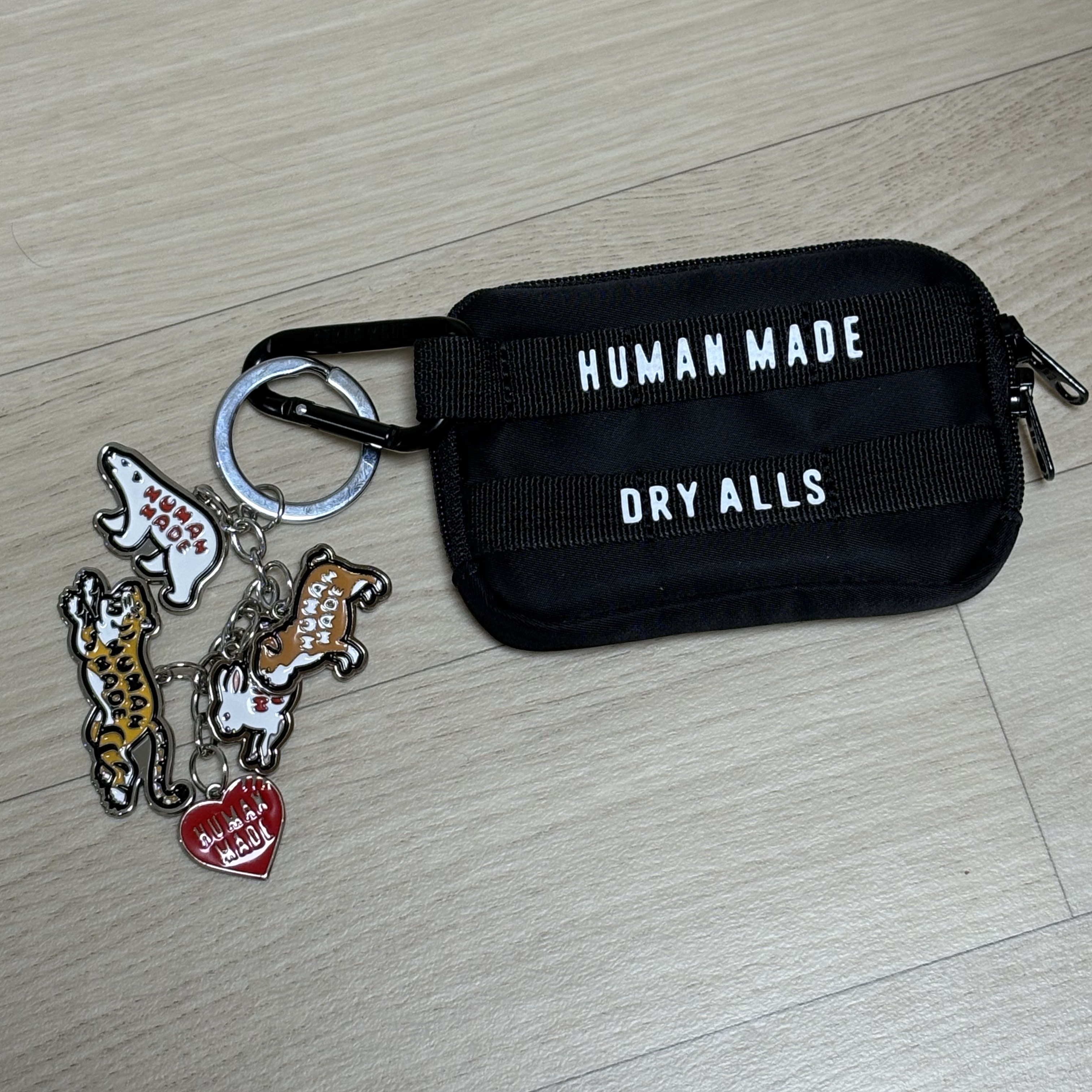 Human Made Animal Heart Keyring Silver Red, Human Made Military Card Case Black 착용 스타일