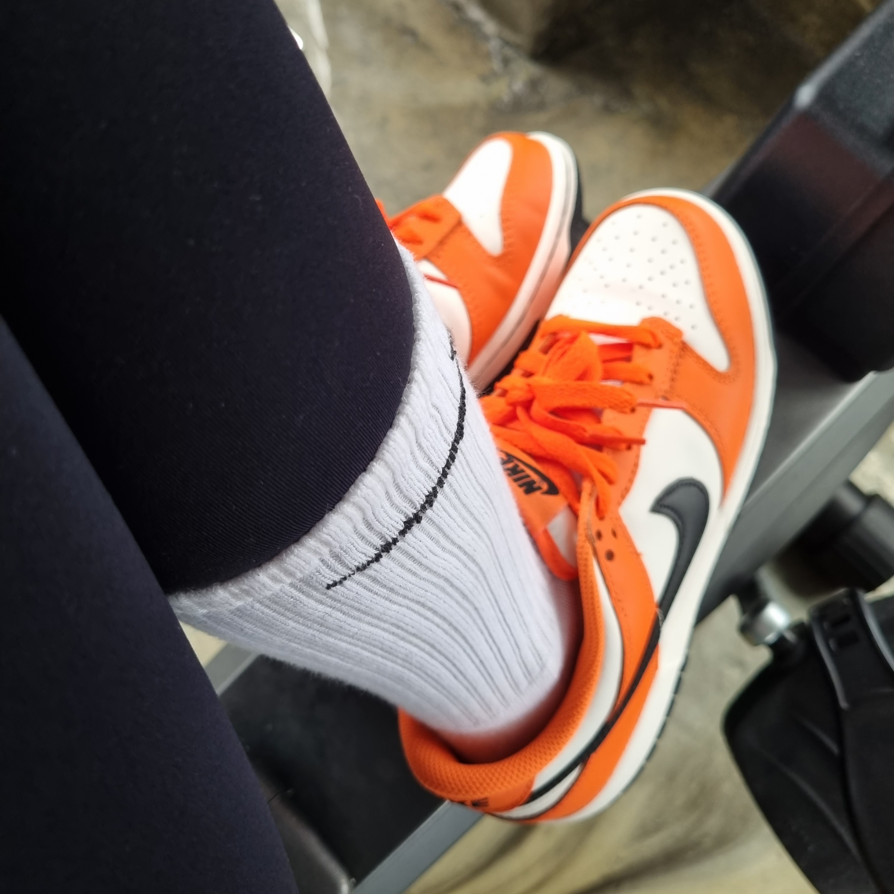 (GS) Nike Dunk Low Safety Orange 착용 스타일 - 1