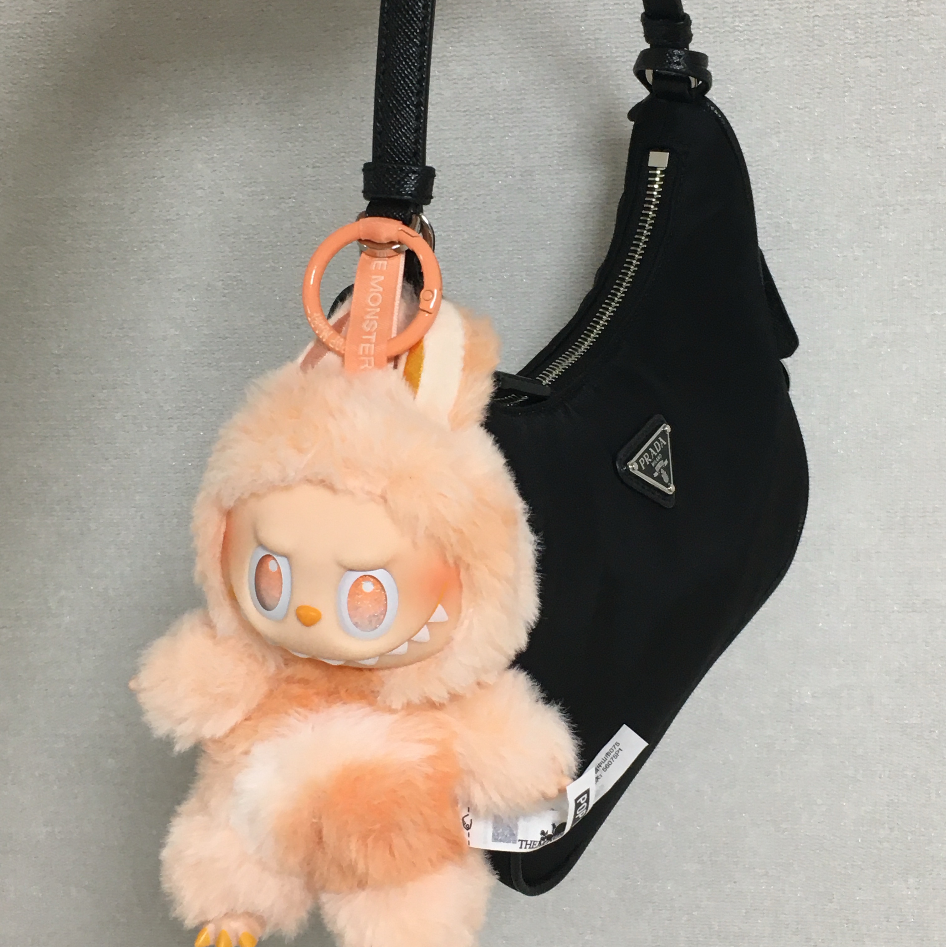 Prada Re-Edition 2005 Re-Nylon and Saffiano Mini Bag Black, Pop Mart Labubu The Monsters Highlight Series Happiness Keyring (Opened Case) 착용 스타일 - 2