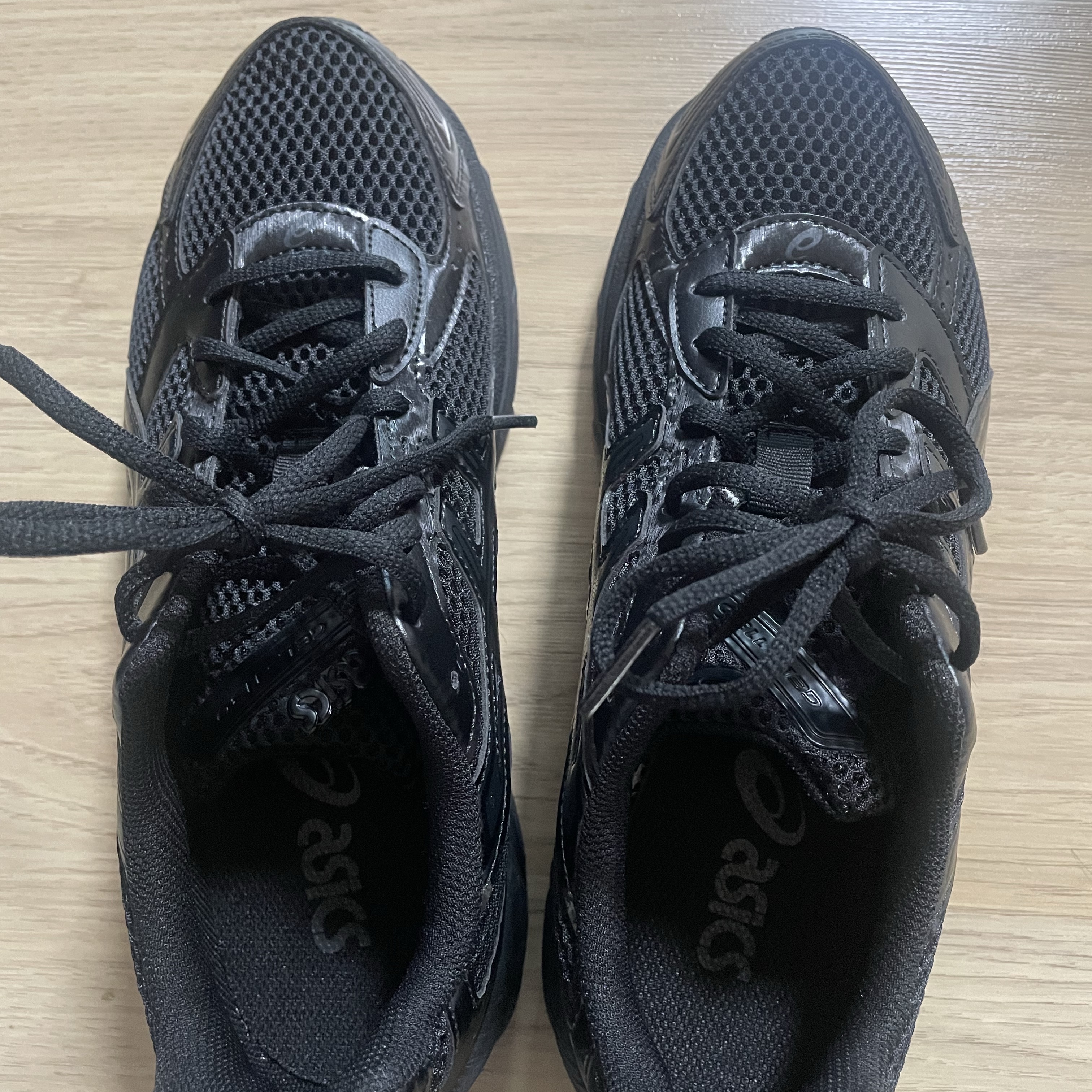 Asics Gel-1130 Black Graphite Grey 착용 스타일 - 2