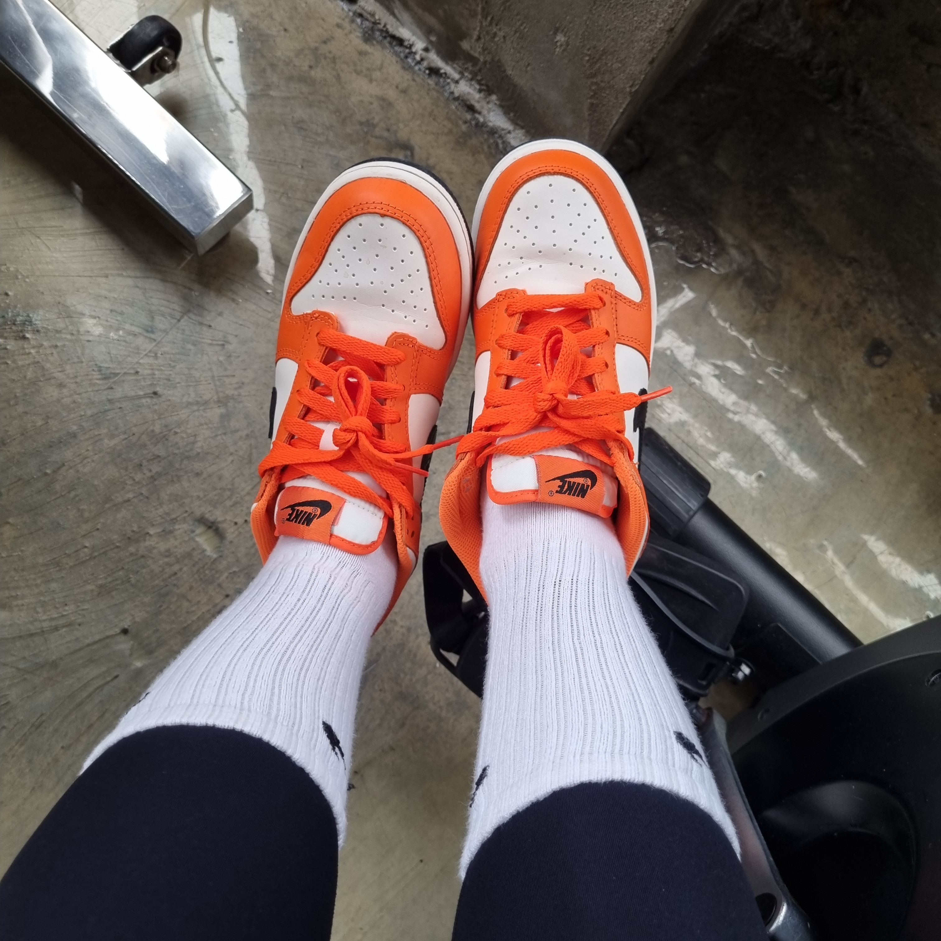 (GS) Nike Dunk Low Safety Orange 착용 스타일 - 2