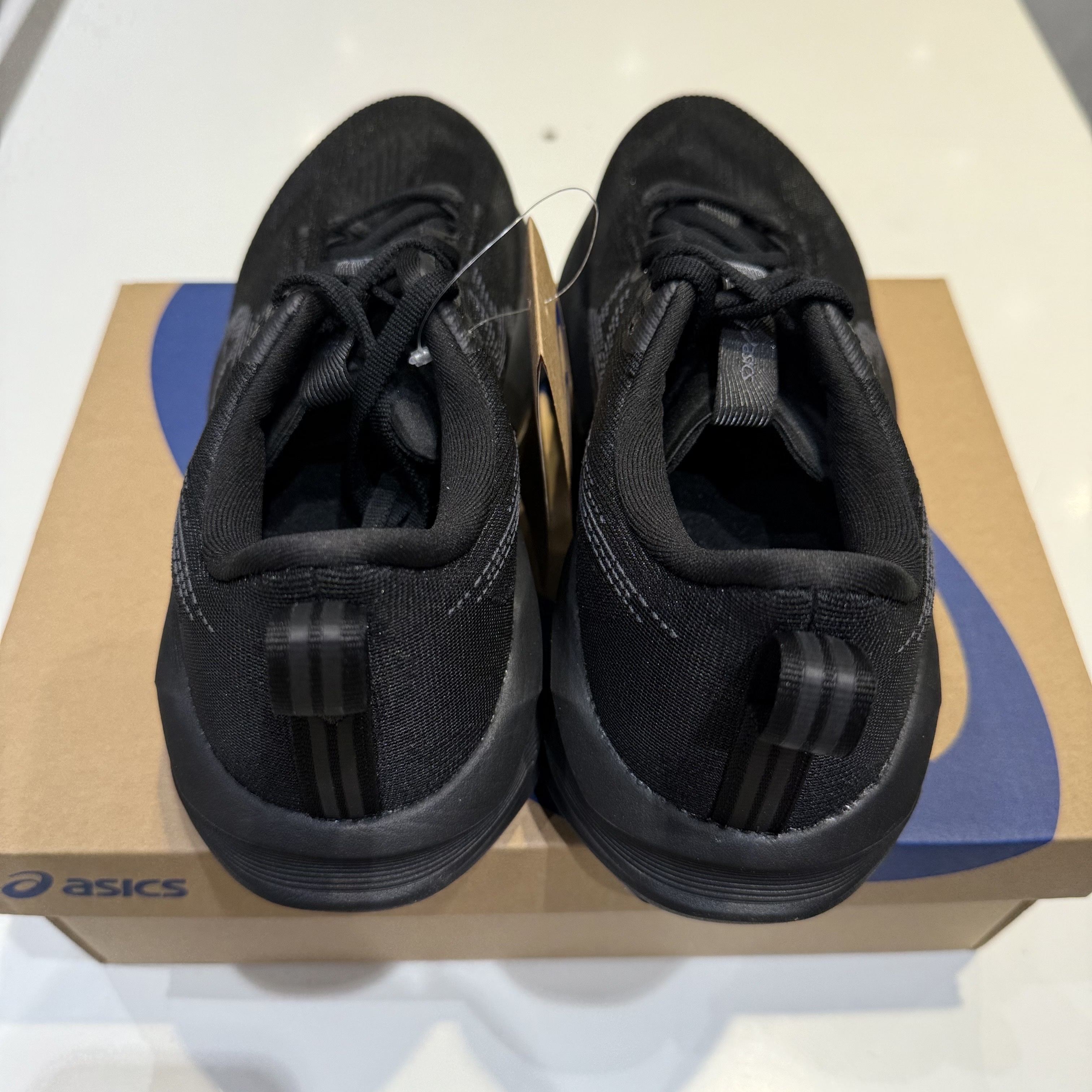 Asics Novablast 5 Black Carrier Grey 착용 스타일 - 3