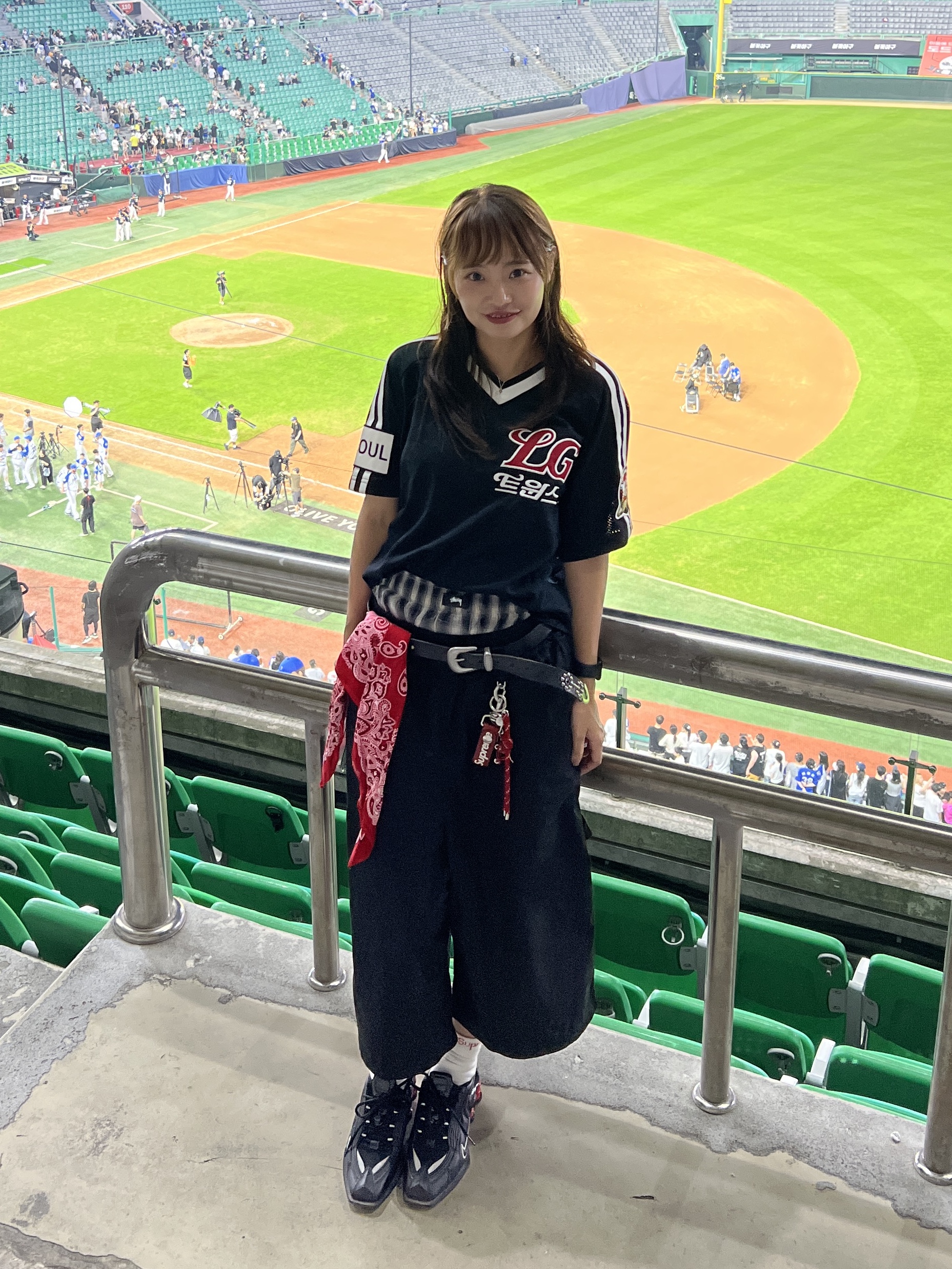 LG TWINS Classic Uniform Away, Nike x Martine Rose Shox MR4 Black 착용 스타일 - 5