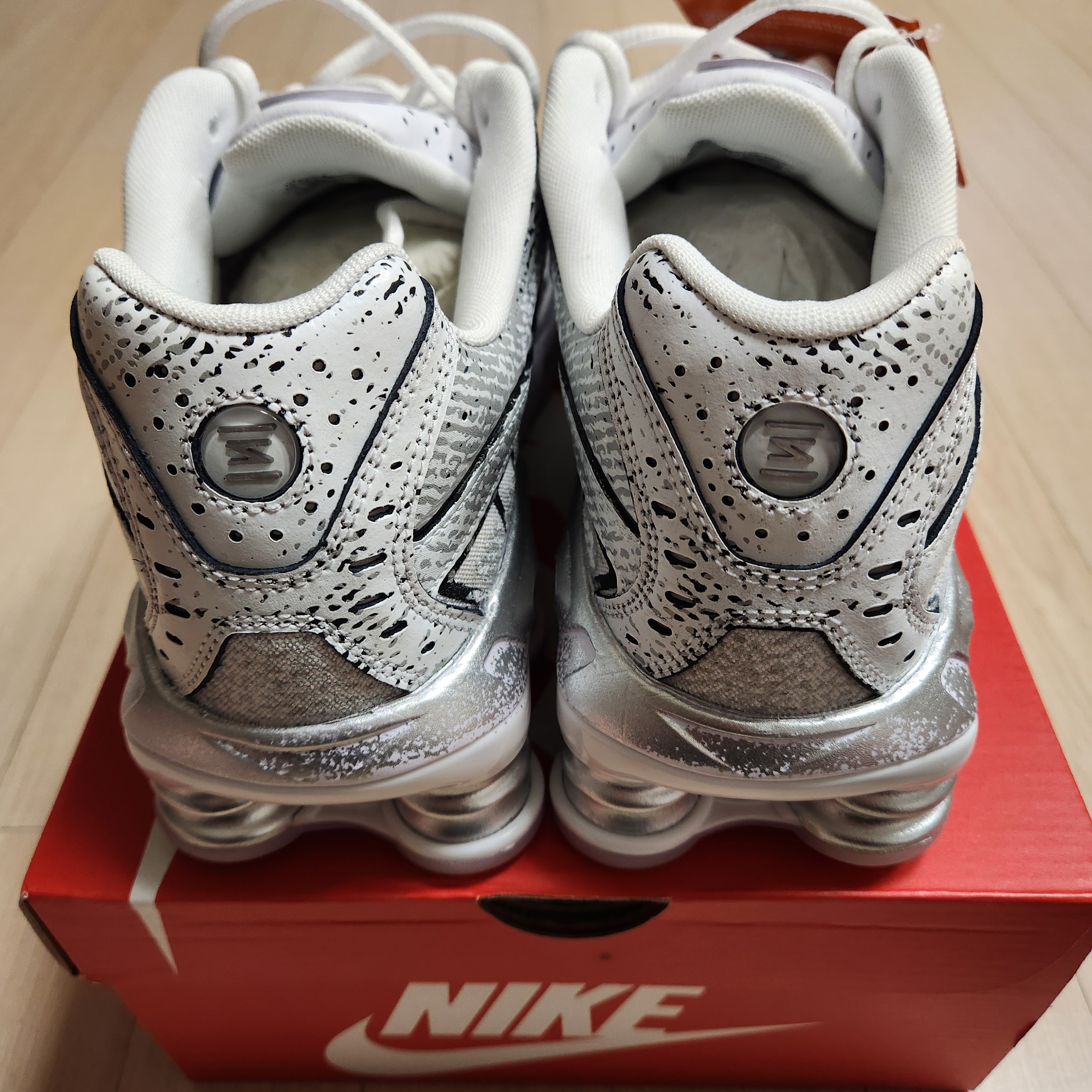 Nike Shox Ride 2 Metallic Platinum 착용 스타일 - 5