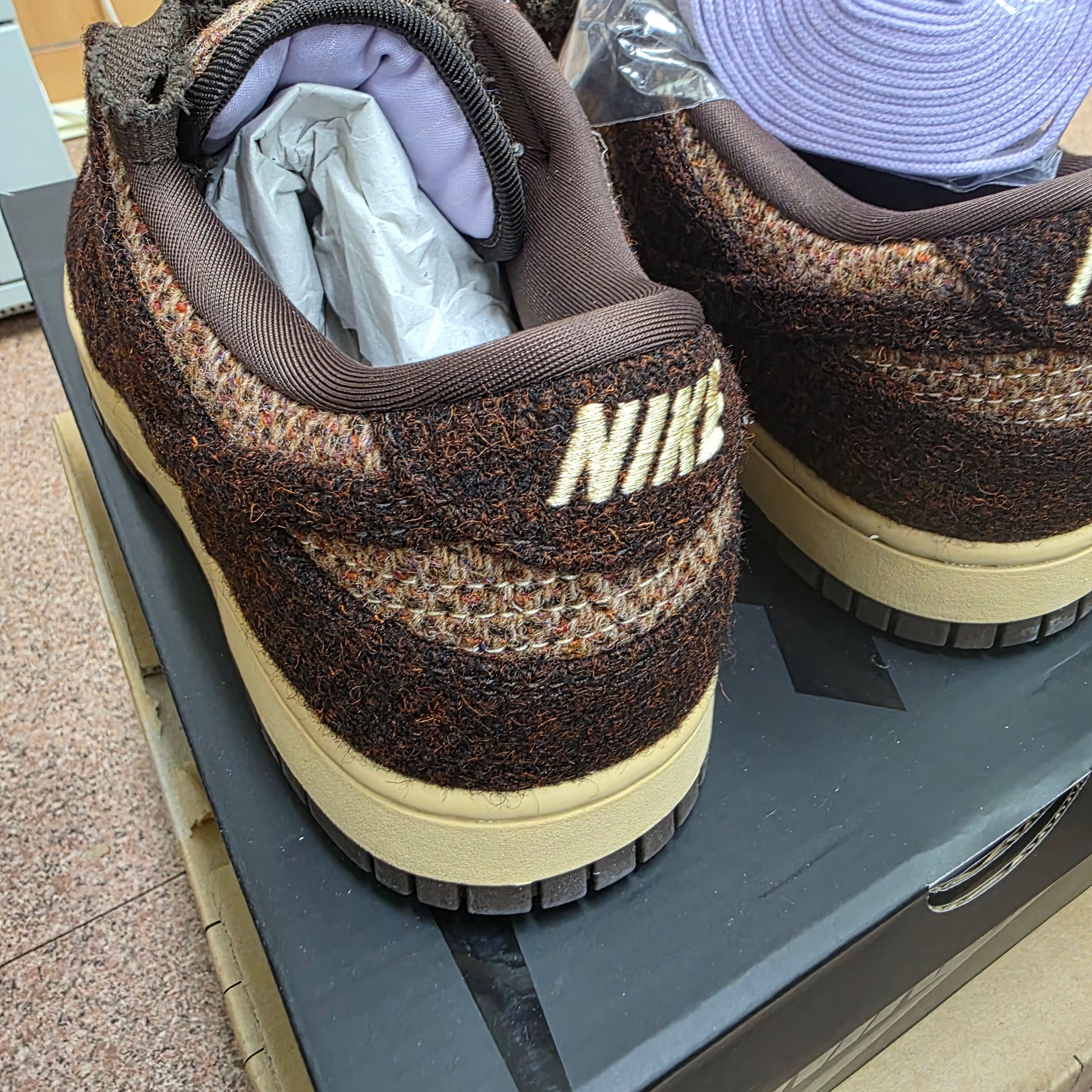 (W) Nike x Harris Tweed Dunk Low Sesame and Violet Mist 착용 스타일 - 4