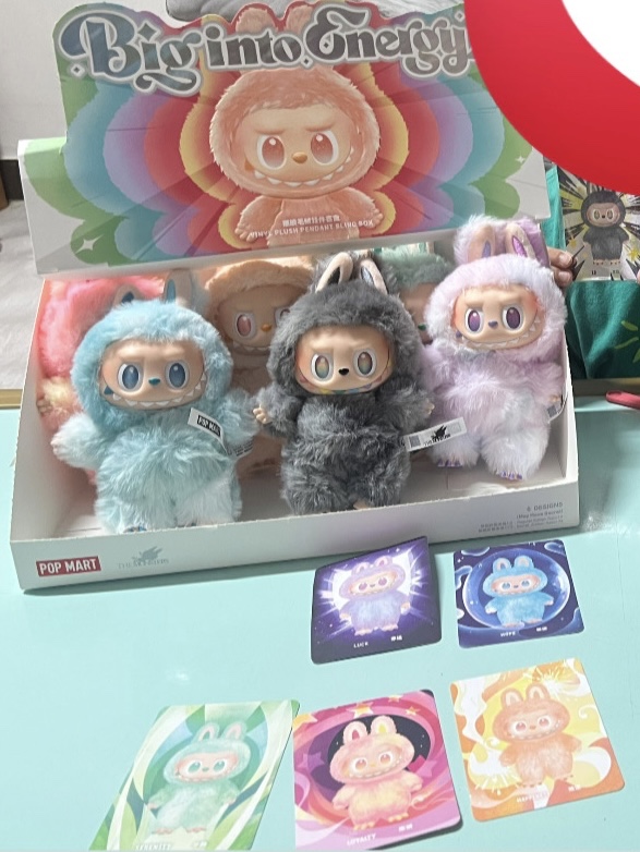 Pop Mart Labubu The Monsters Highlight Series Sealed Case (6 Blind Boxes) 착용 스타일