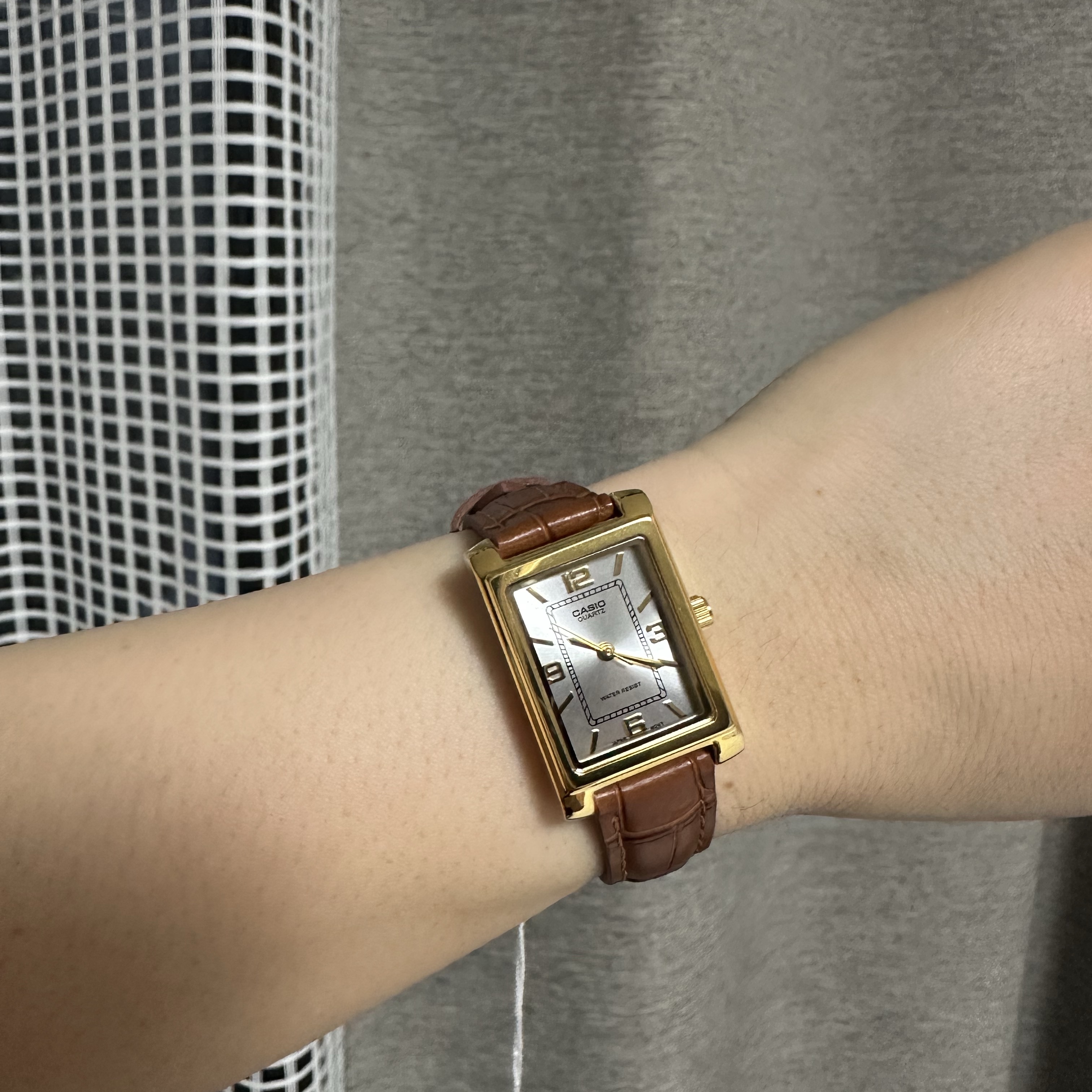 Casio LTP-1234GLL-7ADF 착용 스타일