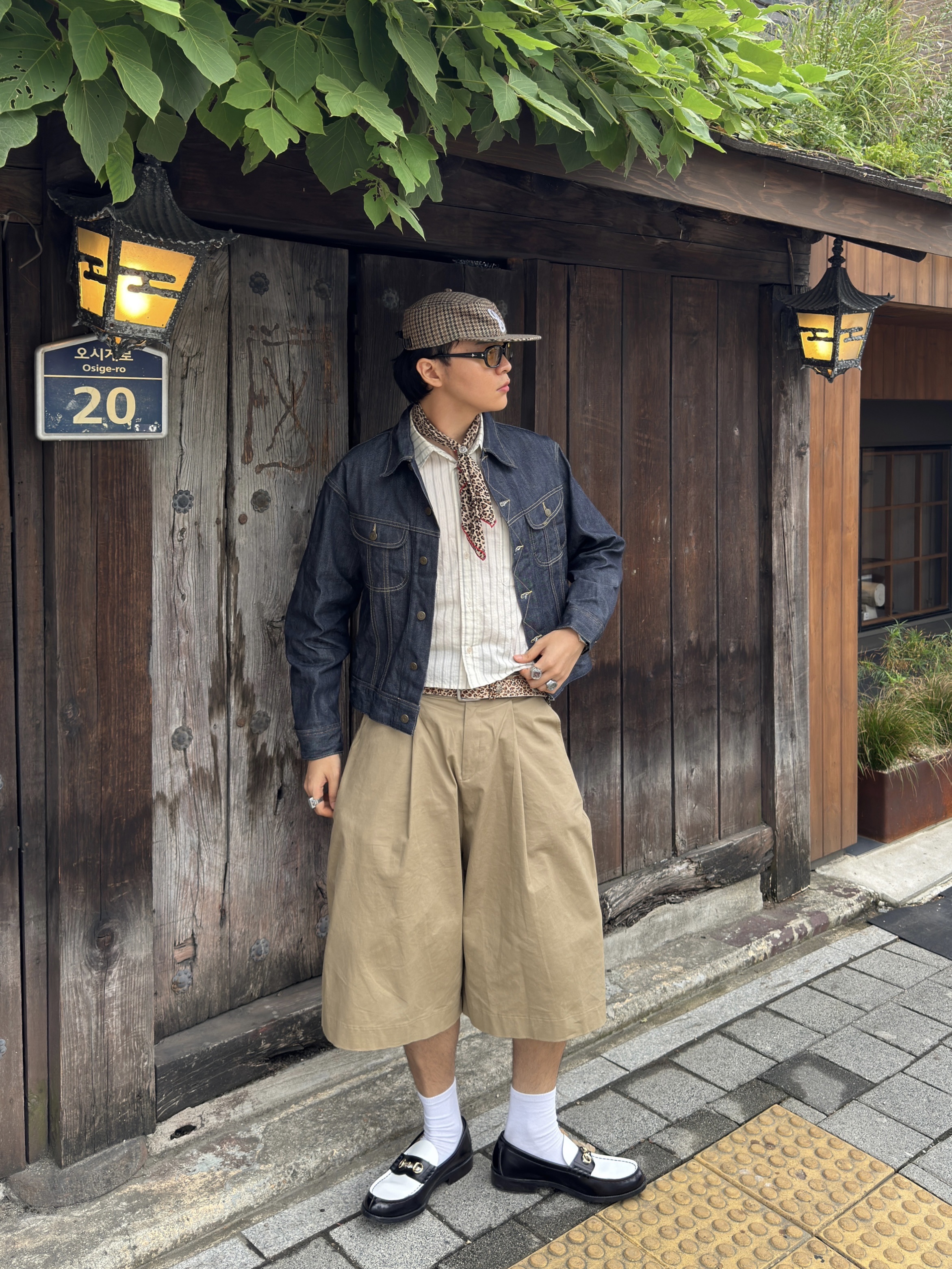 Haruta HS-906 Penny Loafer Black & White, Haruta Harutag Horsebit Gold 착용 스타일 - 2
