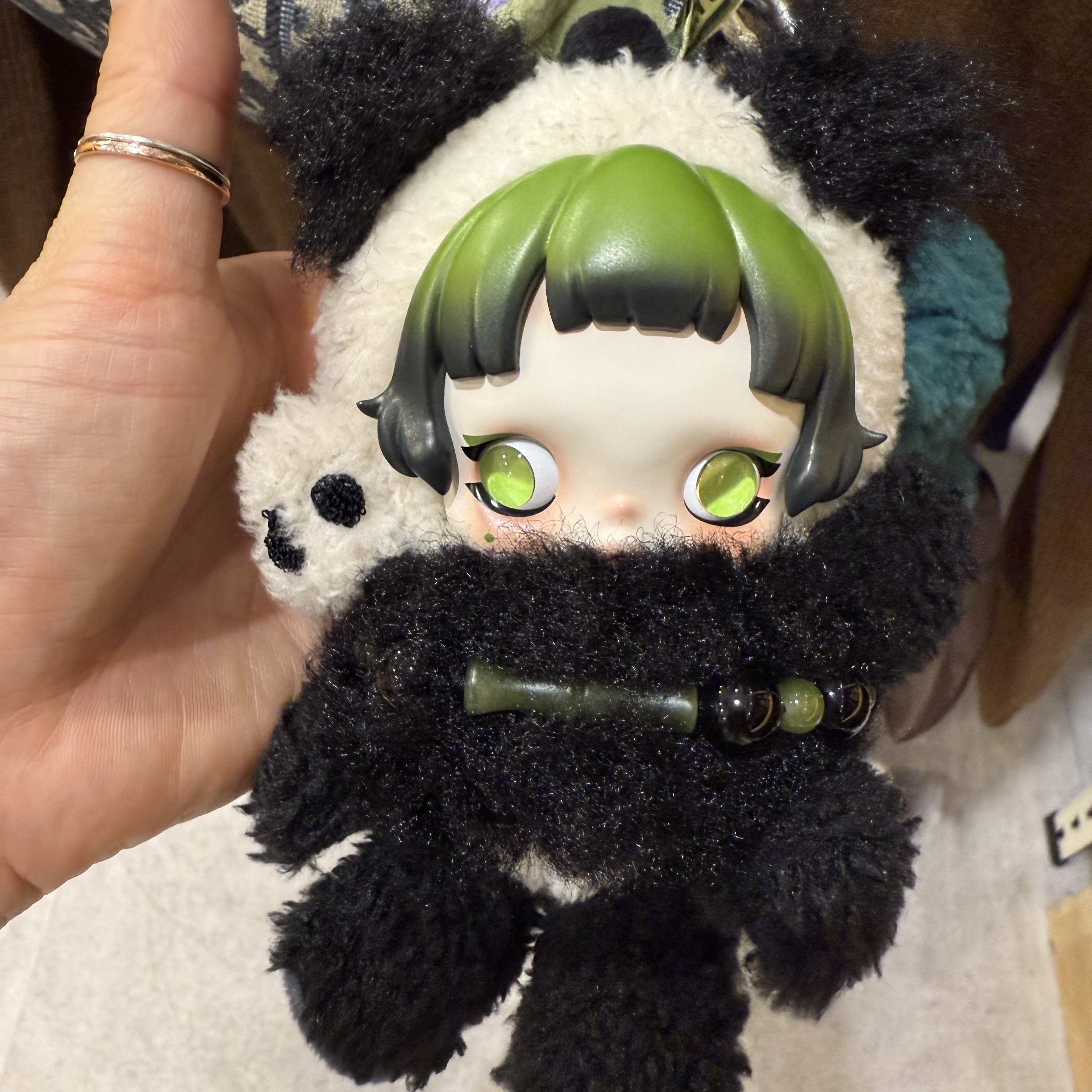 Pop Mart Skullpanda Lazy Panda Plush Doll Pendant 착용 스타일 - 3