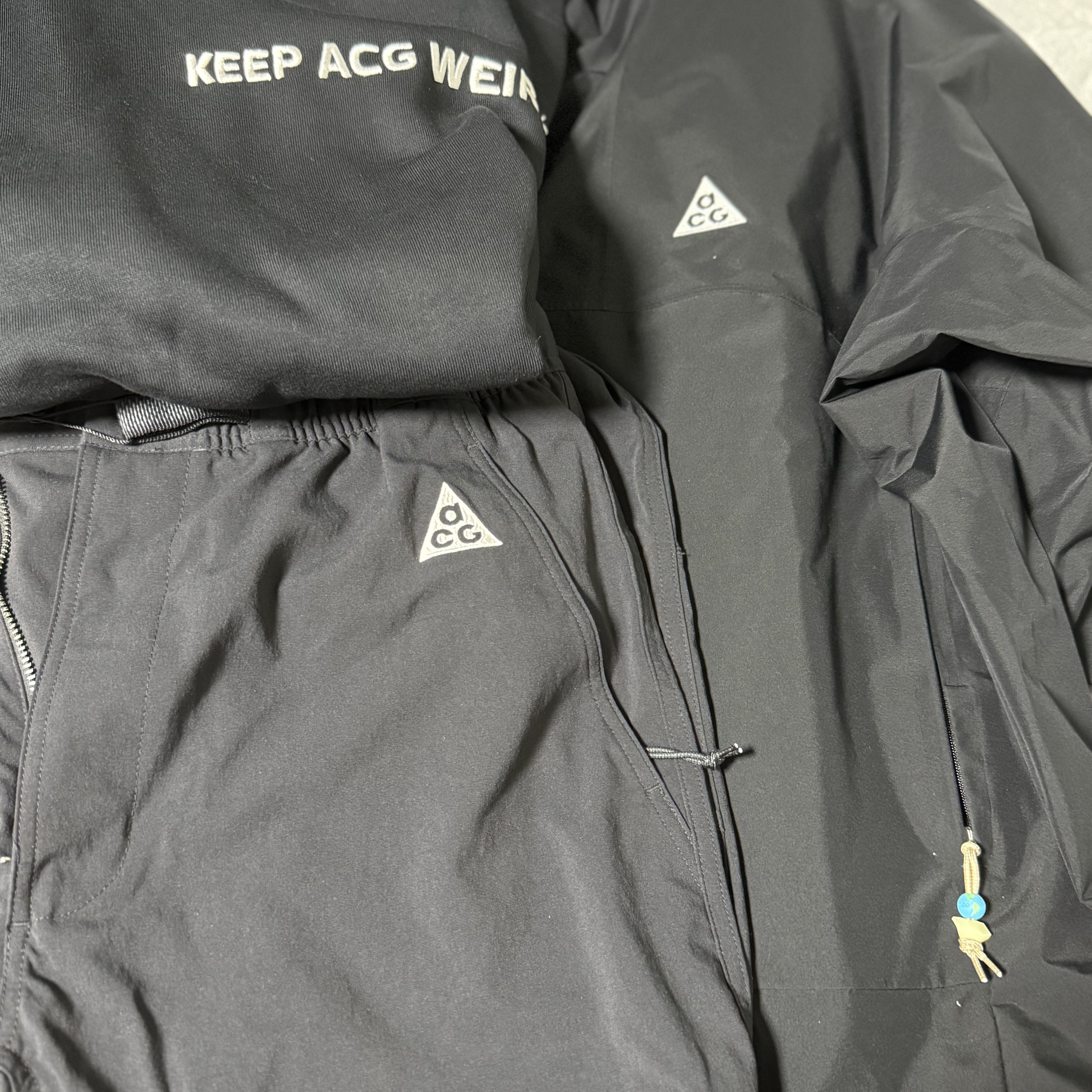 Nike Acg Therma-Fit Fleece Crew Black Summit White - Asia, Nike ACG UV Hiking Pants Black - Asia 착용 스타일