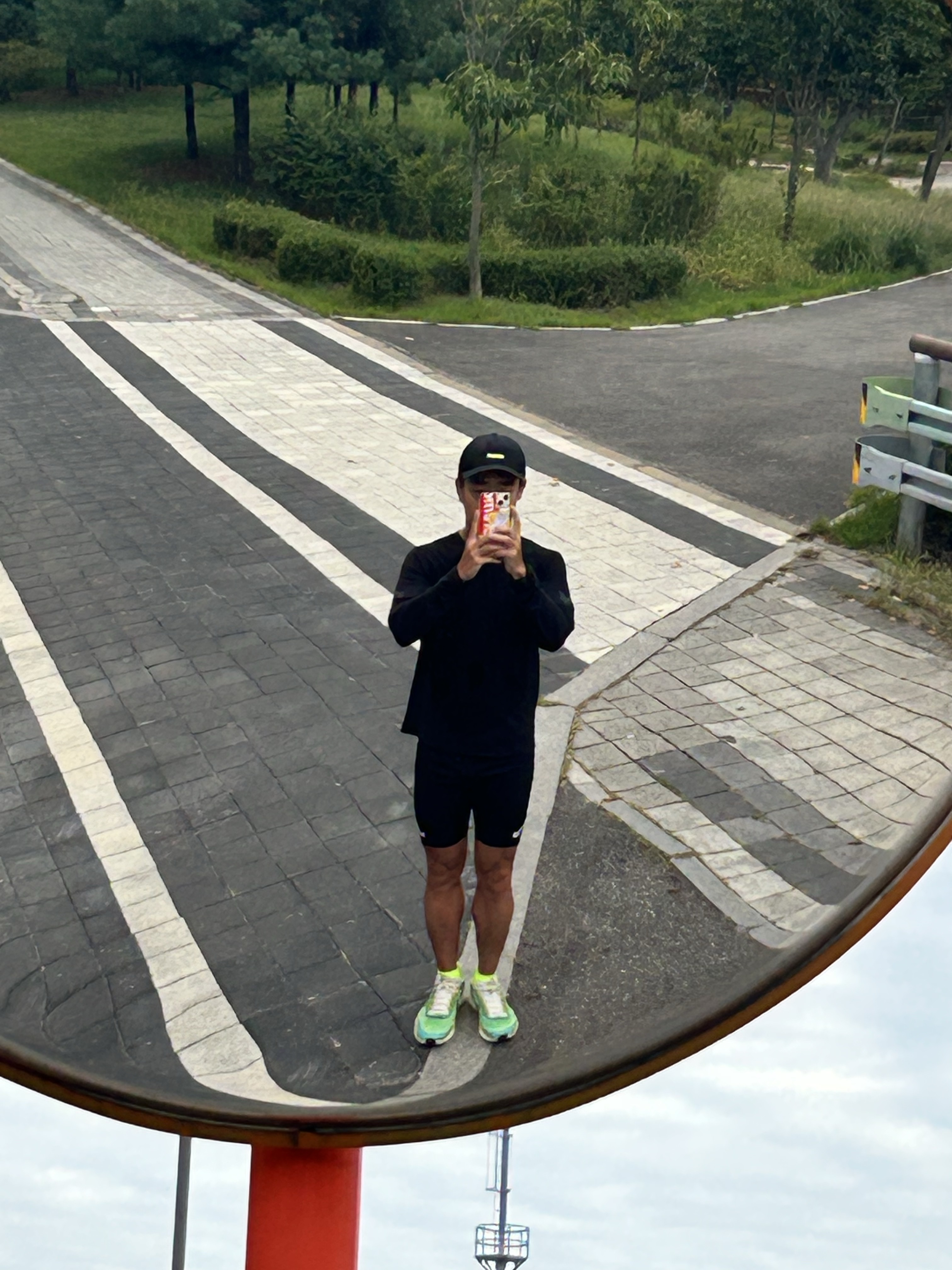UVU L/S Running Top Black, Unna Shiny Cap Black 착용 스타일