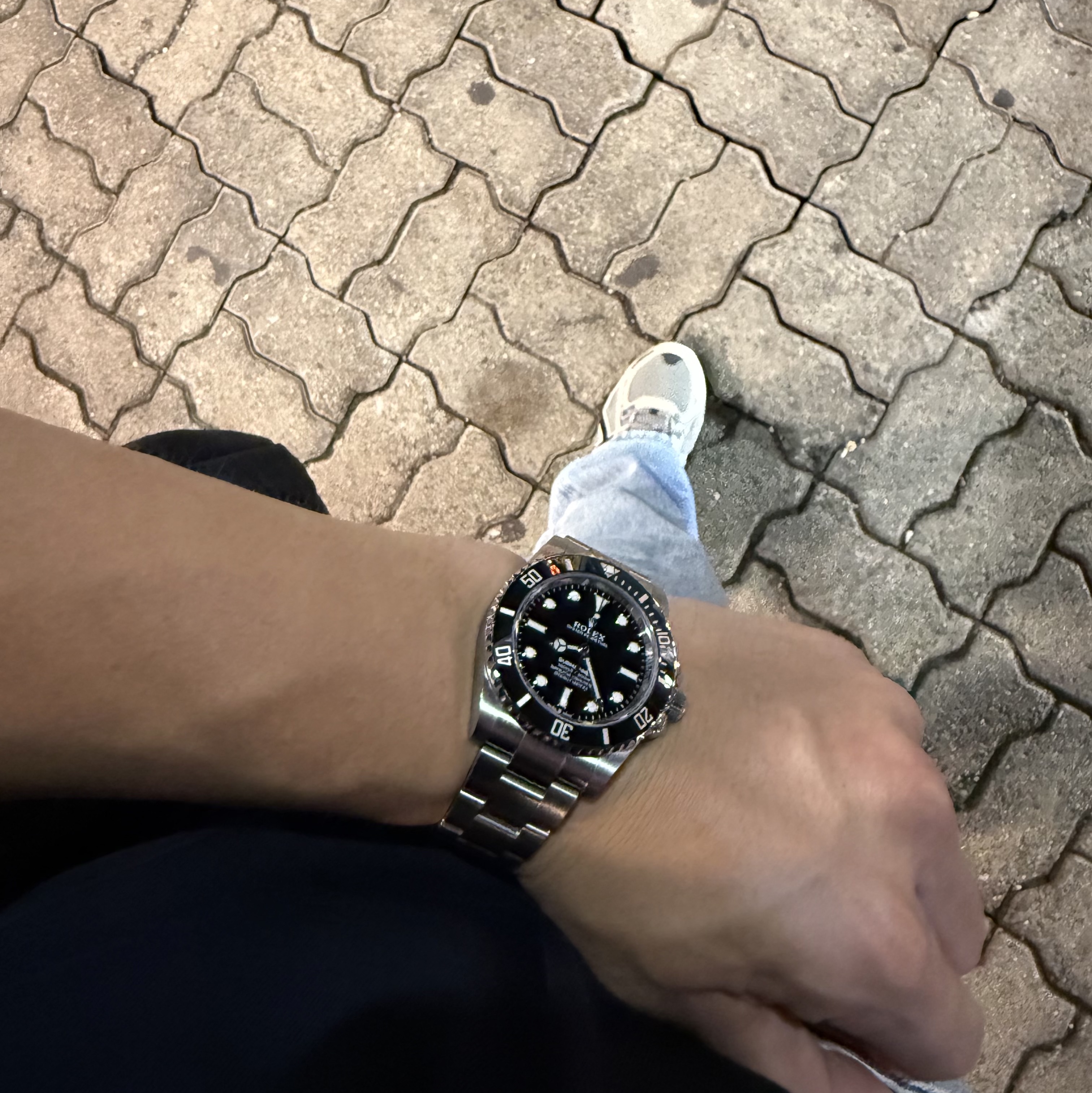 Rolex Submariner 41mm 124060 Black Oyster 착용 스타일 - 1