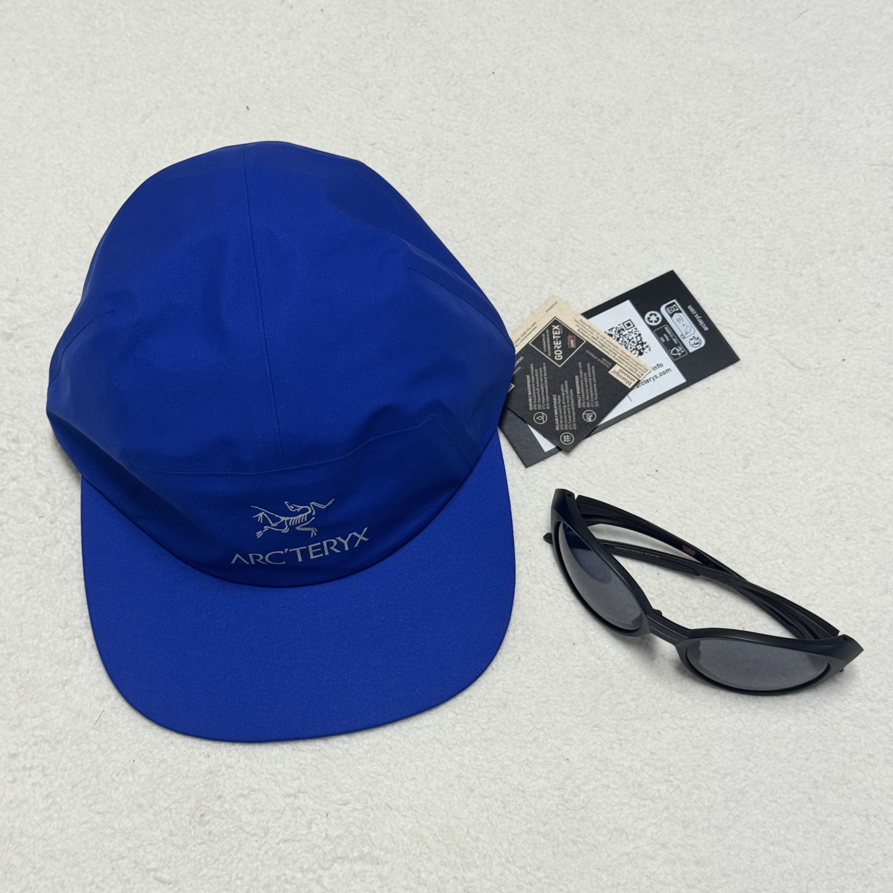 Oakley Eye Jacket Redux Matte Black Frame Prizm Grey Lenses High Bridge Fit, Arc'teryx Gore 5 Panel Cap Vitality 착용 스타일