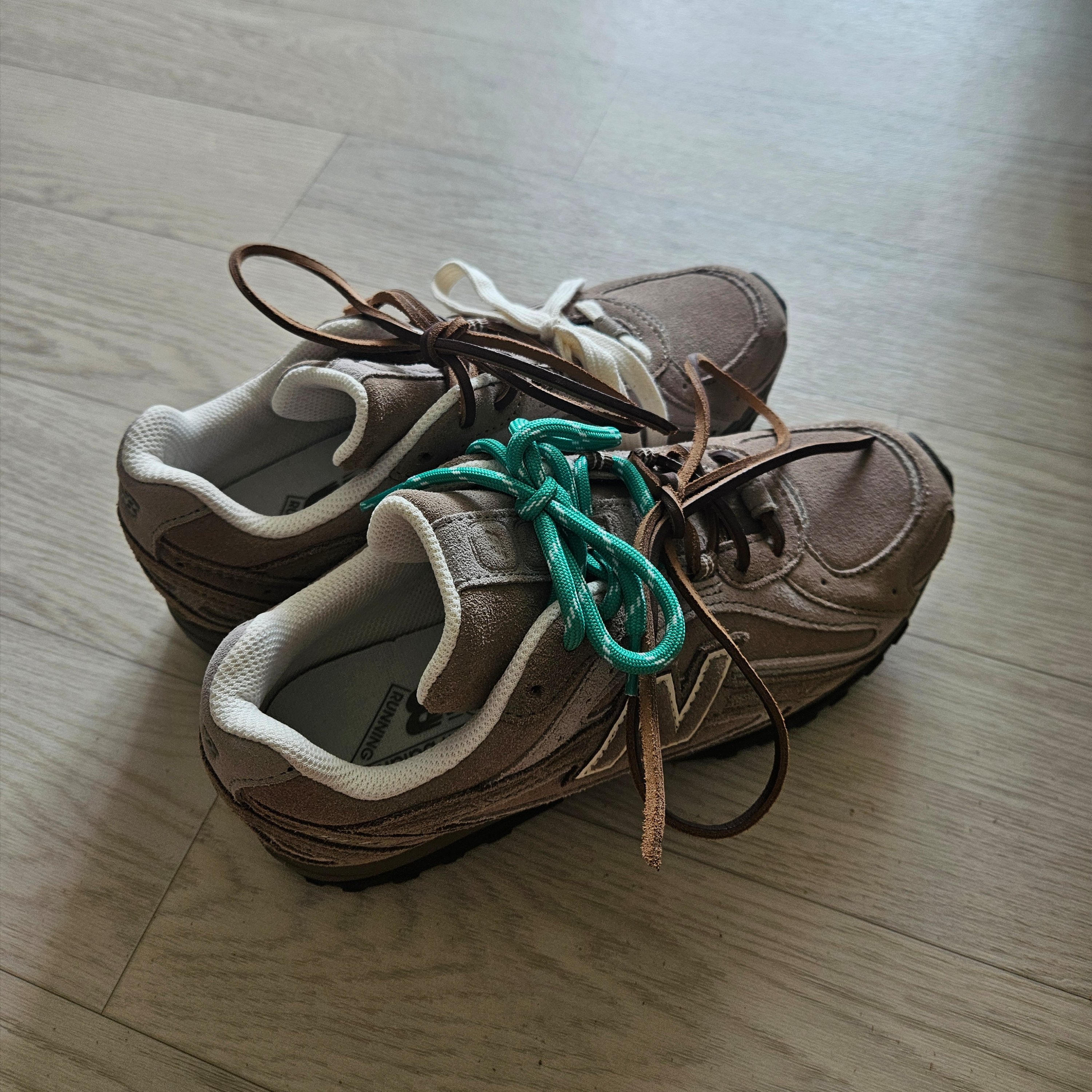 New Balance 204L Suede Mushroom Arid Stone 착용 스타일