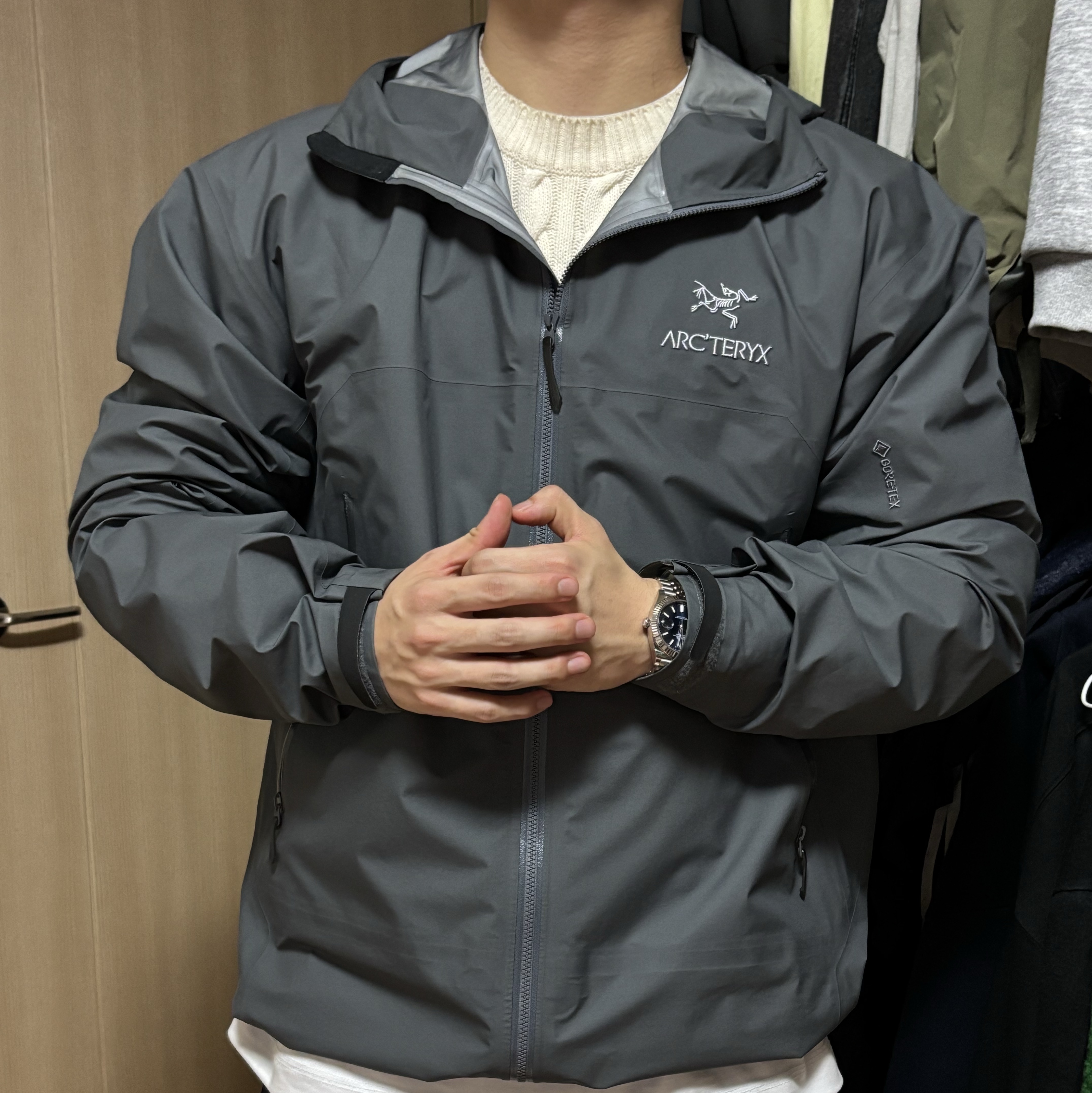 Arc'teryx Beta Jacket Cloud 착용 스타일