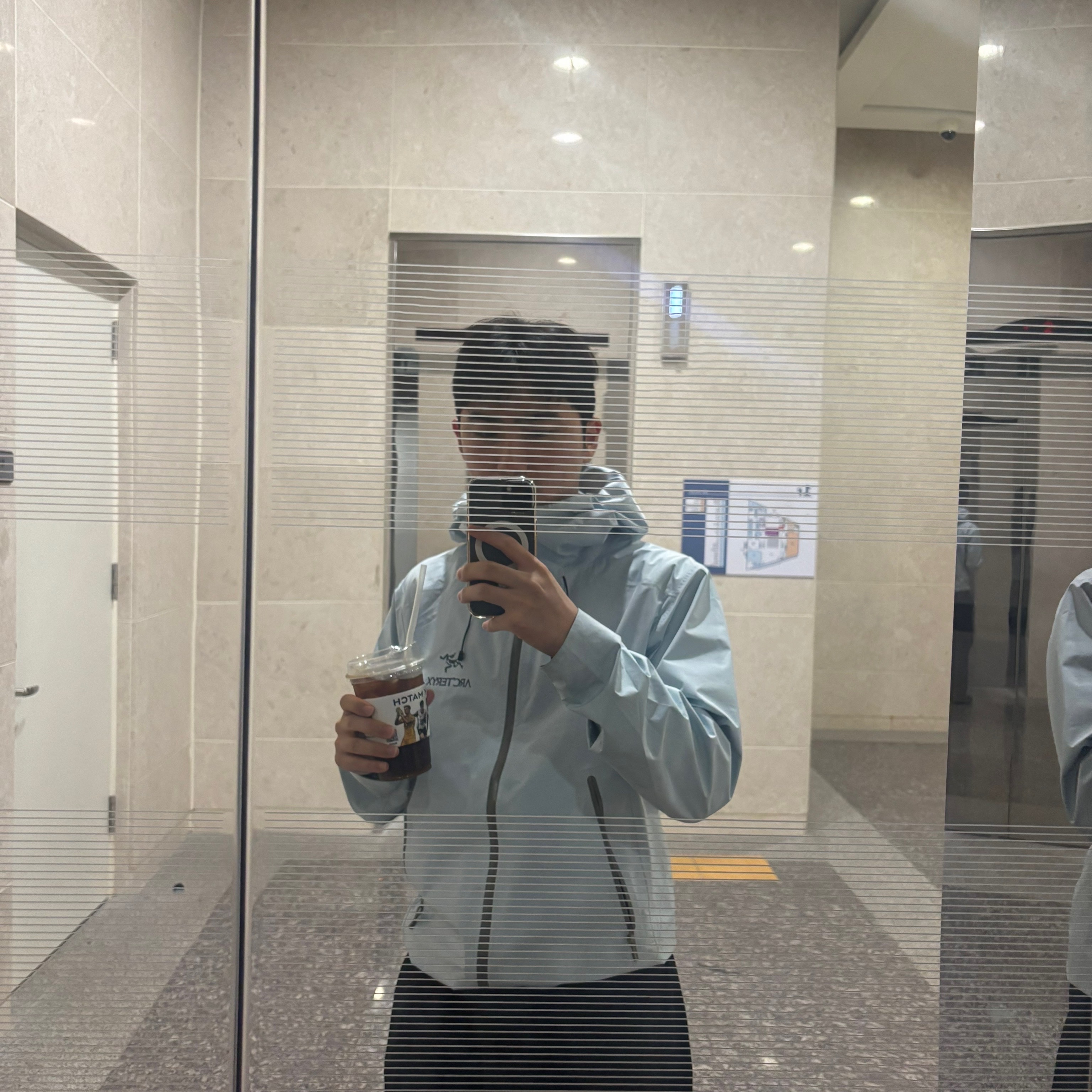 Arc'teryx Beta LT Jacket Ether 착용 스타일