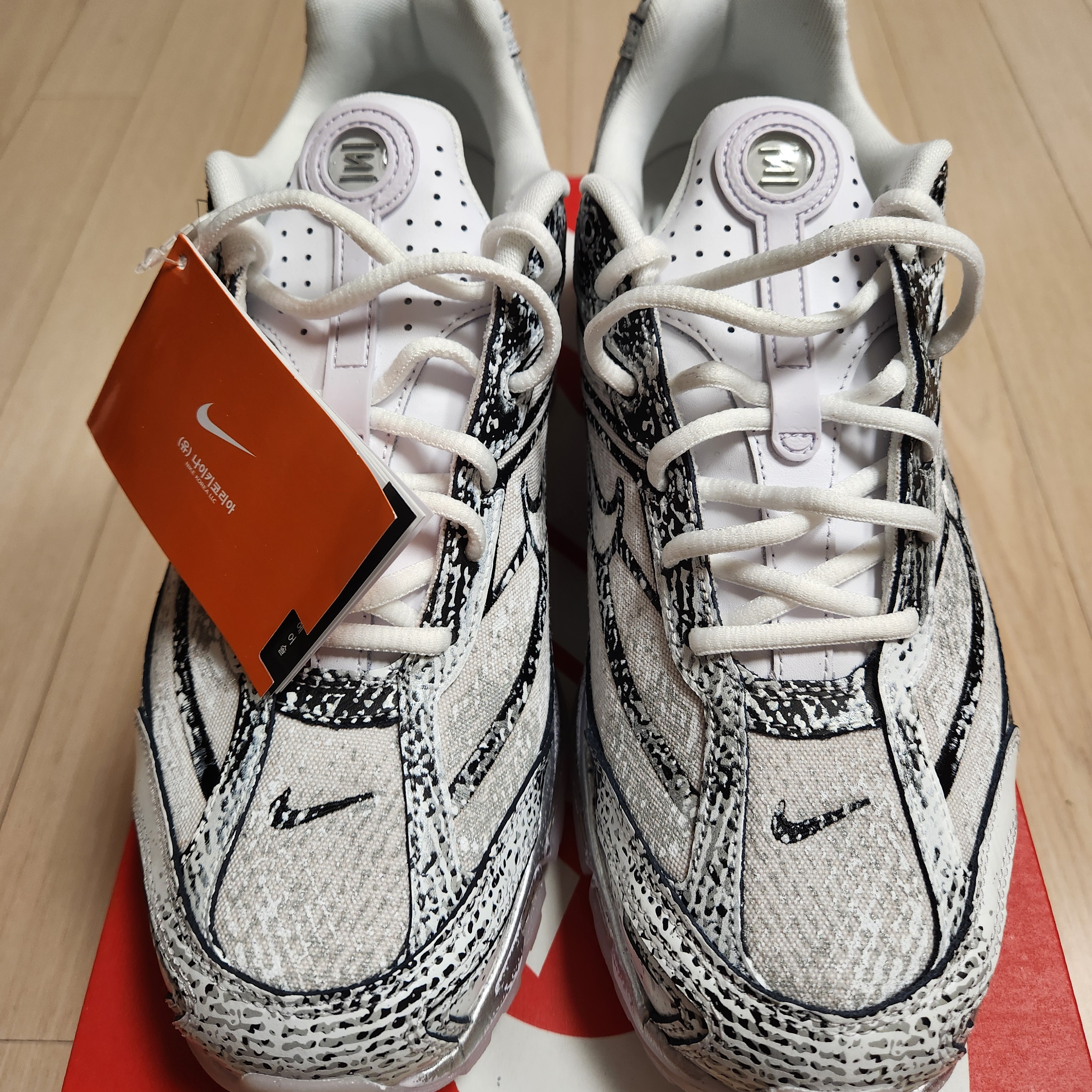 Nike Shox Ride 2 Metallic Platinum 착용 스타일 - 4