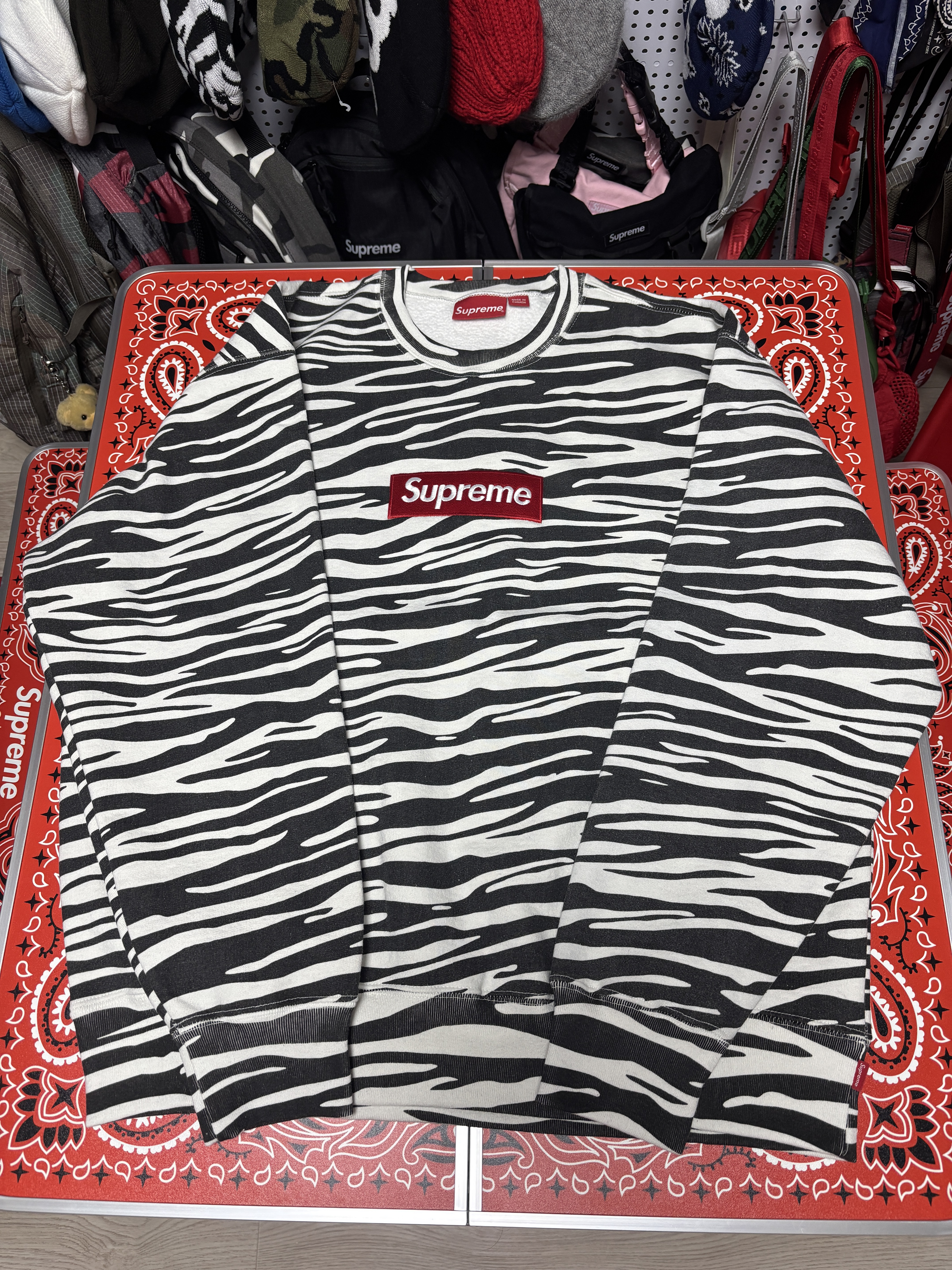 Supreme Box Logo Hooded Sweatshirt Navy - 24FW, Supreme Box Logo Hooded Sweatshirt Ash Grey - 23FW 착용 스타일 - 2