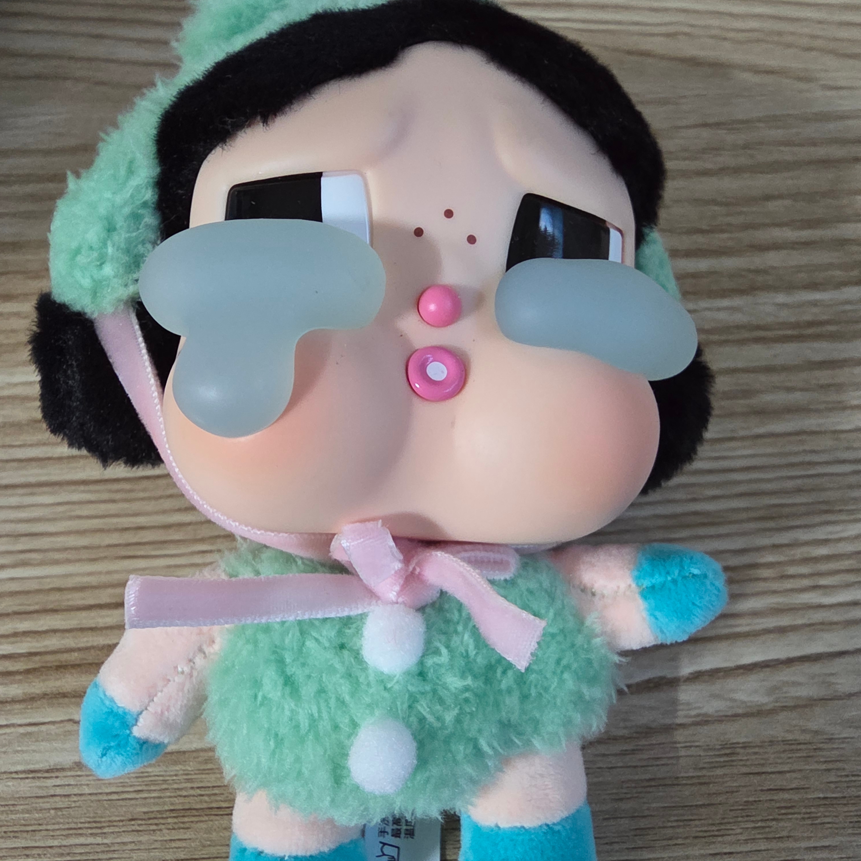Pop Mart Crybaby Crying Again Series Plush Keyring What A Frog (Opened Case) 착용 스타일
