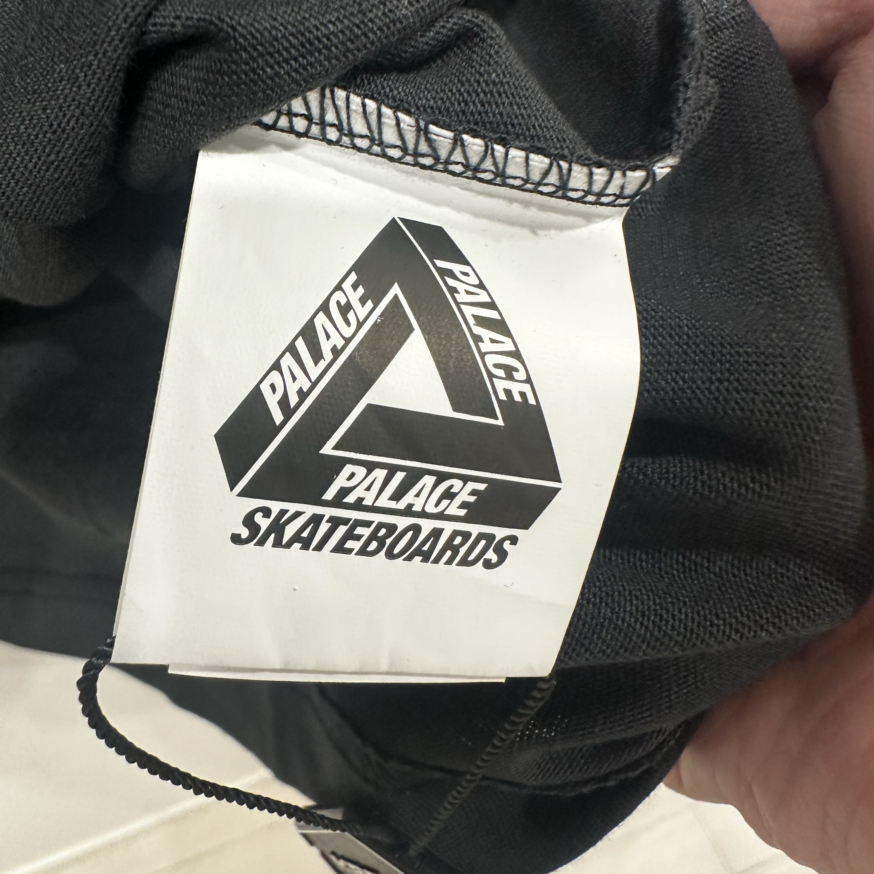 Palace Stronger For Longer T-Shirt Black - 25SS 착용 스타일 - 3