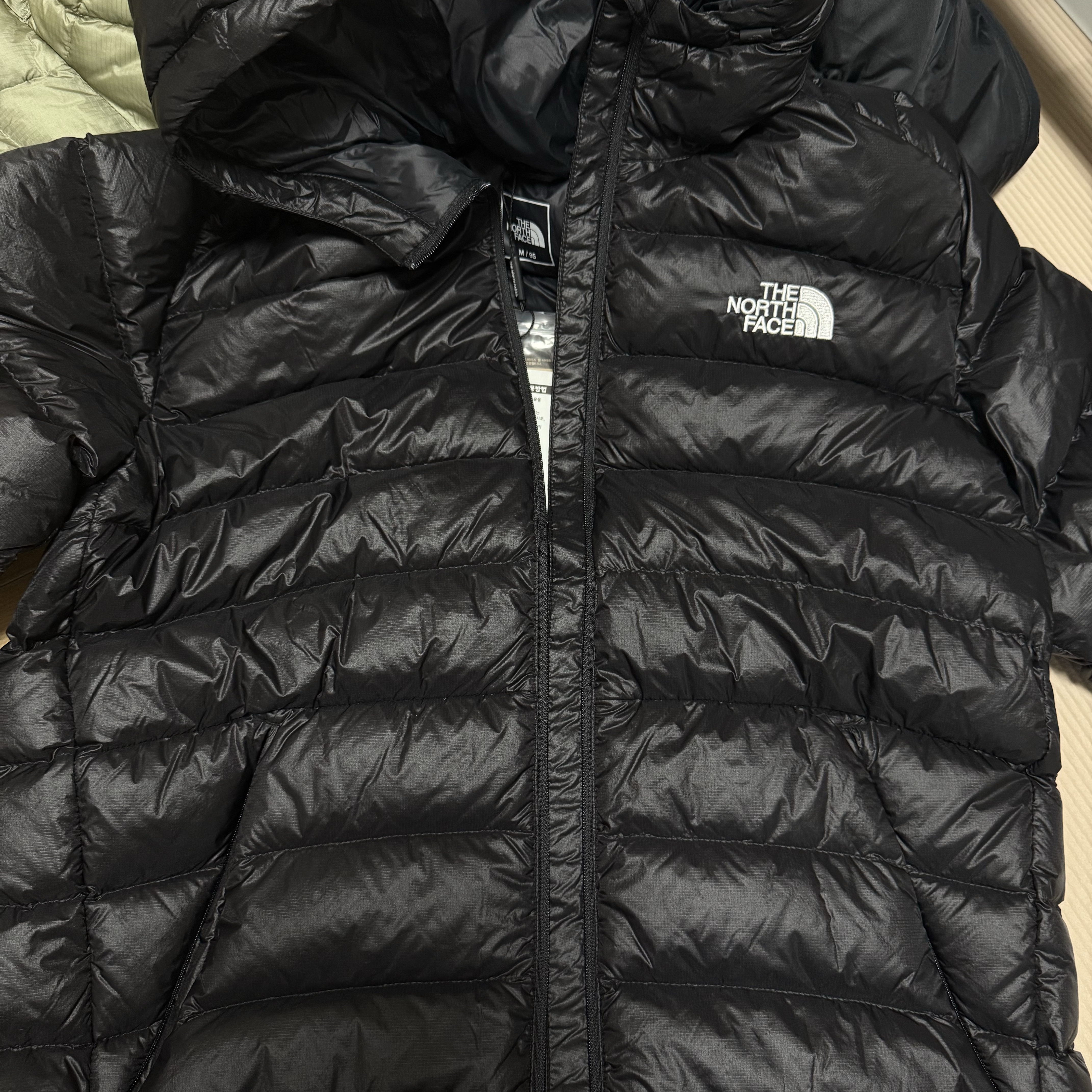 The North Face Matier EX RDS Down Hoodie Black, The North Face Ventus On Jacket Light Khaki 착용 스타일 - 2