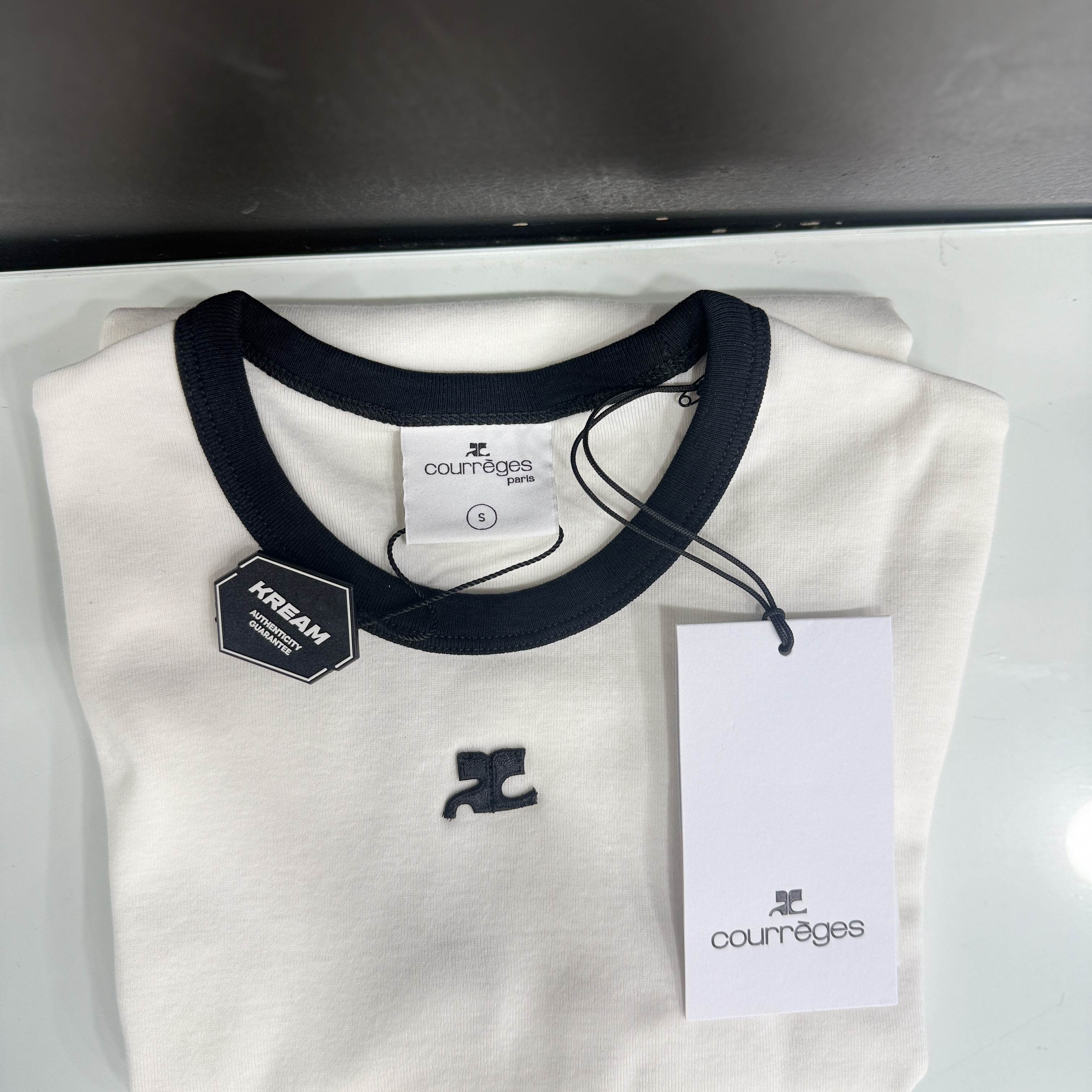 (W) Courreges Reedition Bumpy Contrast T-Shirt Heritage White Black 착용 스타일