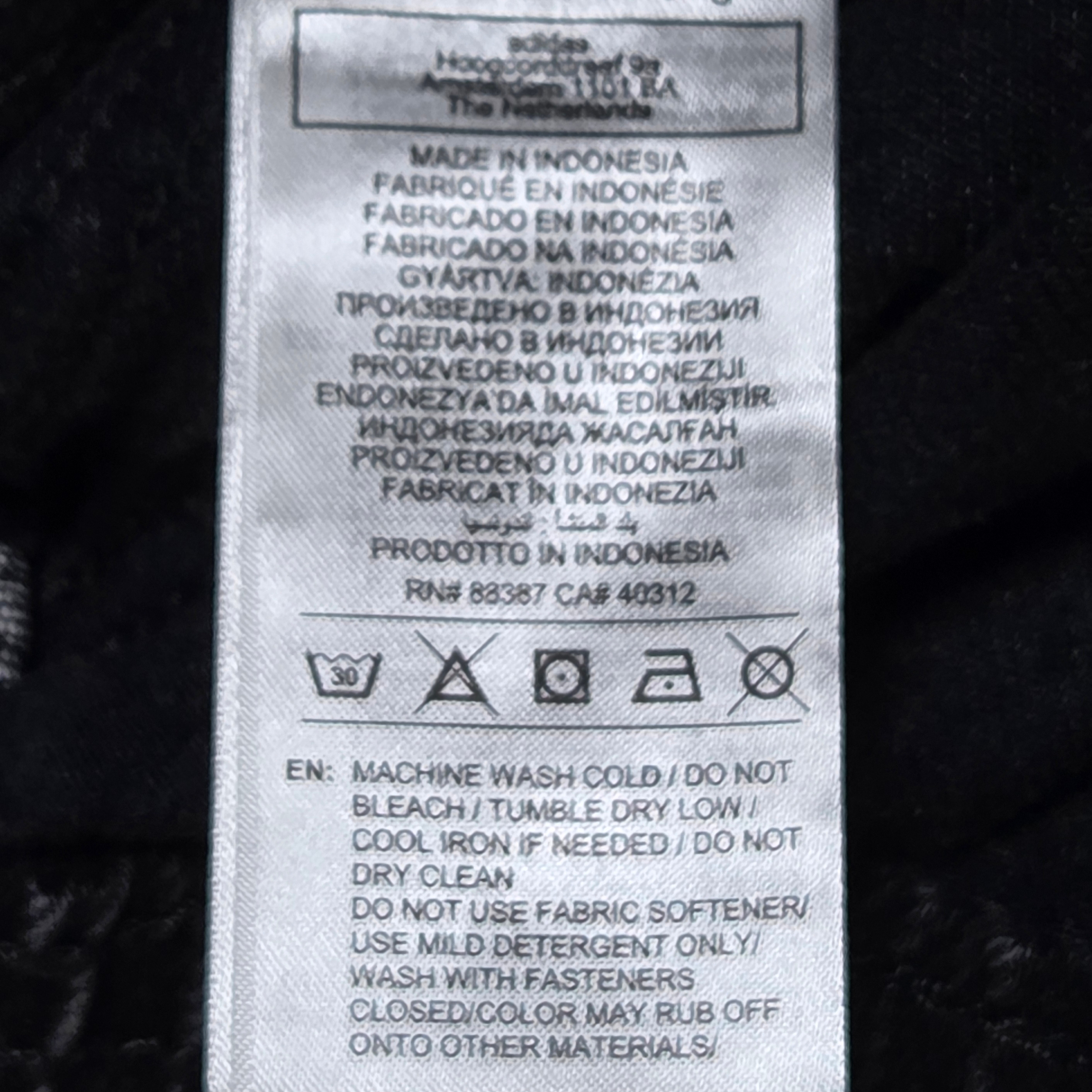 (W) Adidas Adicolor Denim Firebird Shorts True Black Denim - US Sizing 착용 스타일 - 3