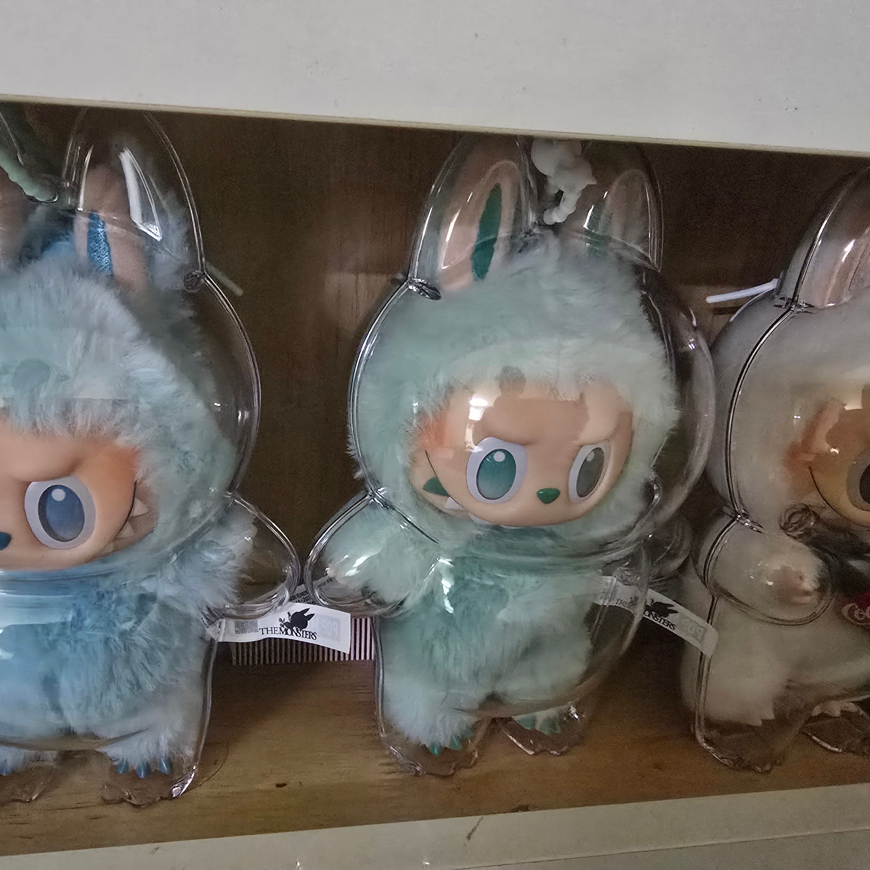 Pop Mart Crybaby Crying For Love Series Vinyl Plush, Pop Mart Labubu The Monsters Highlight Series Sealed Case (6 Blind Boxes) 착용 스타일 - 2