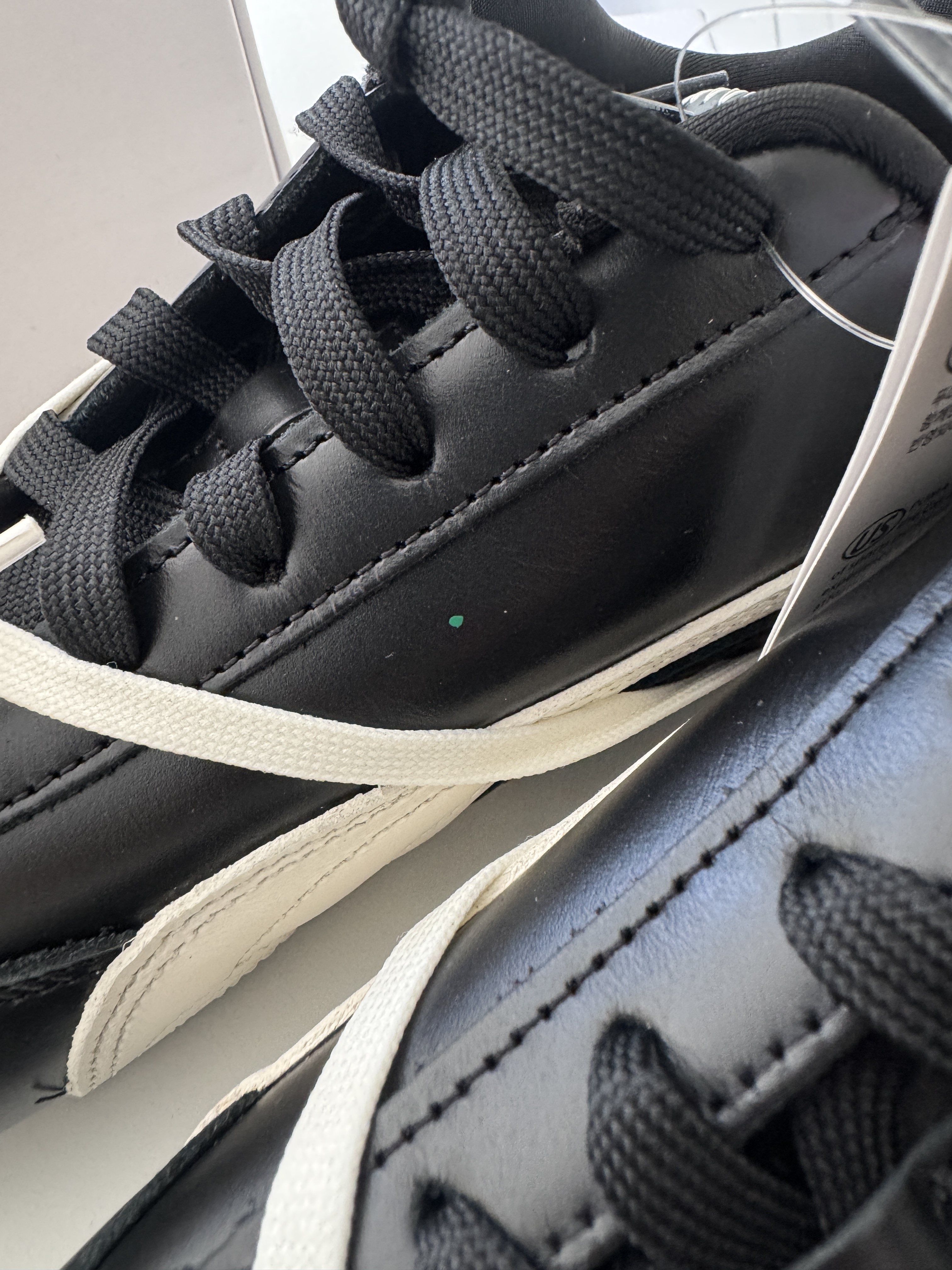 (W) Puma x Rosé Speedcat PRM Black Warm White 착용 스타일 - 1