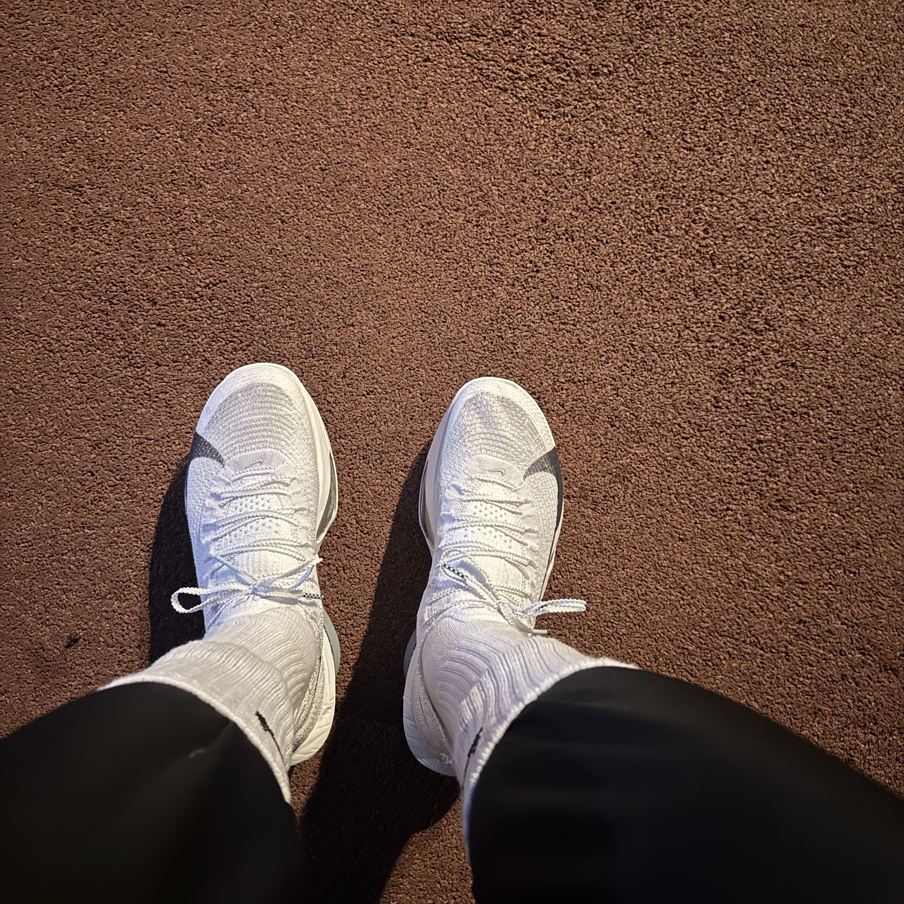 Nike Air Zoom Alphafly Next% 3 White Pure Platinum, Nike Everyday Lightweight Training Crew Socks White (3 Pack/Korean Ver.) 착용 스타일 - 1