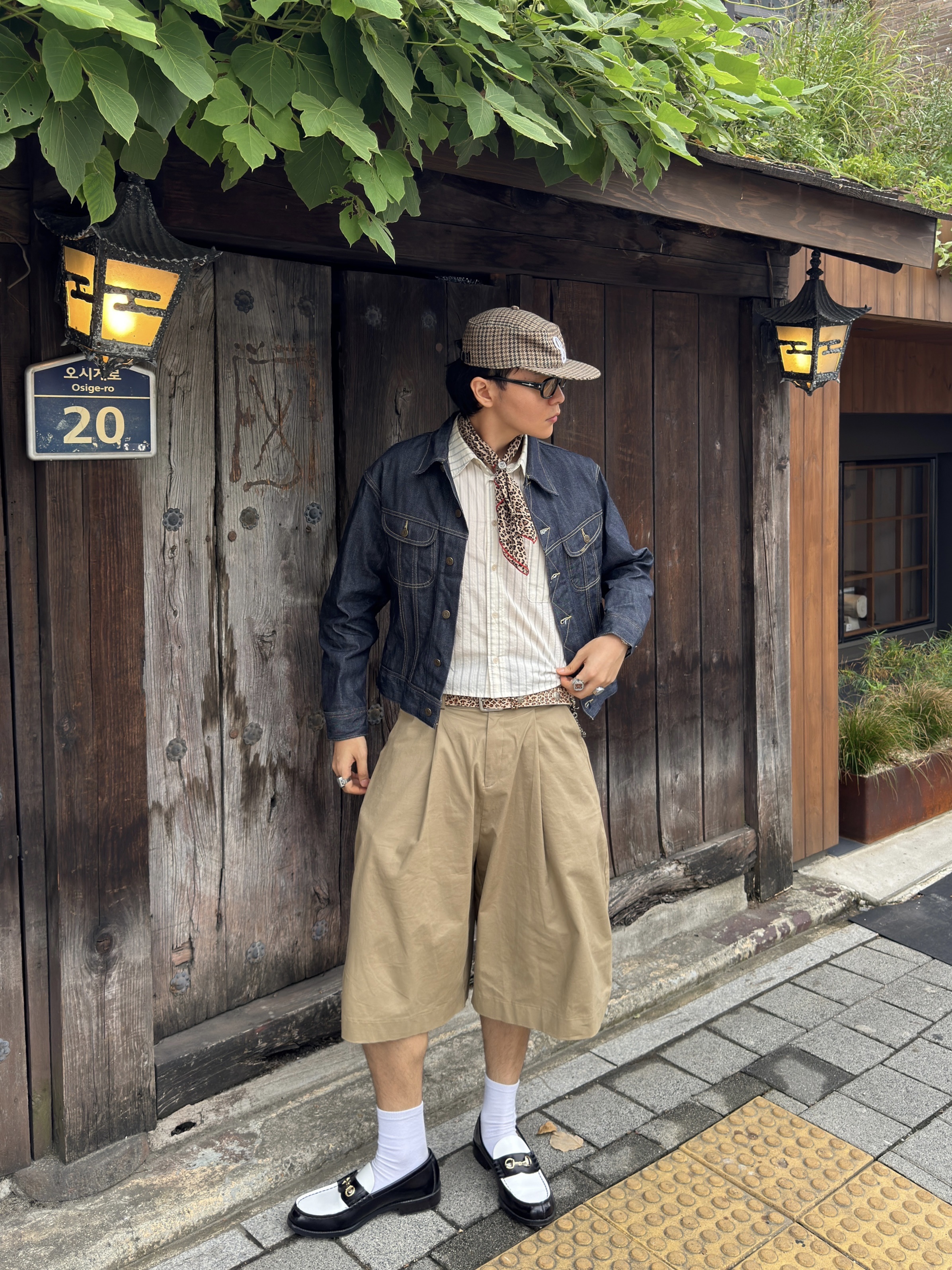 Haruta HS-906 Penny Loafer Black & White, Haruta Harutag Horsebit Gold 착용 스타일 - 3
