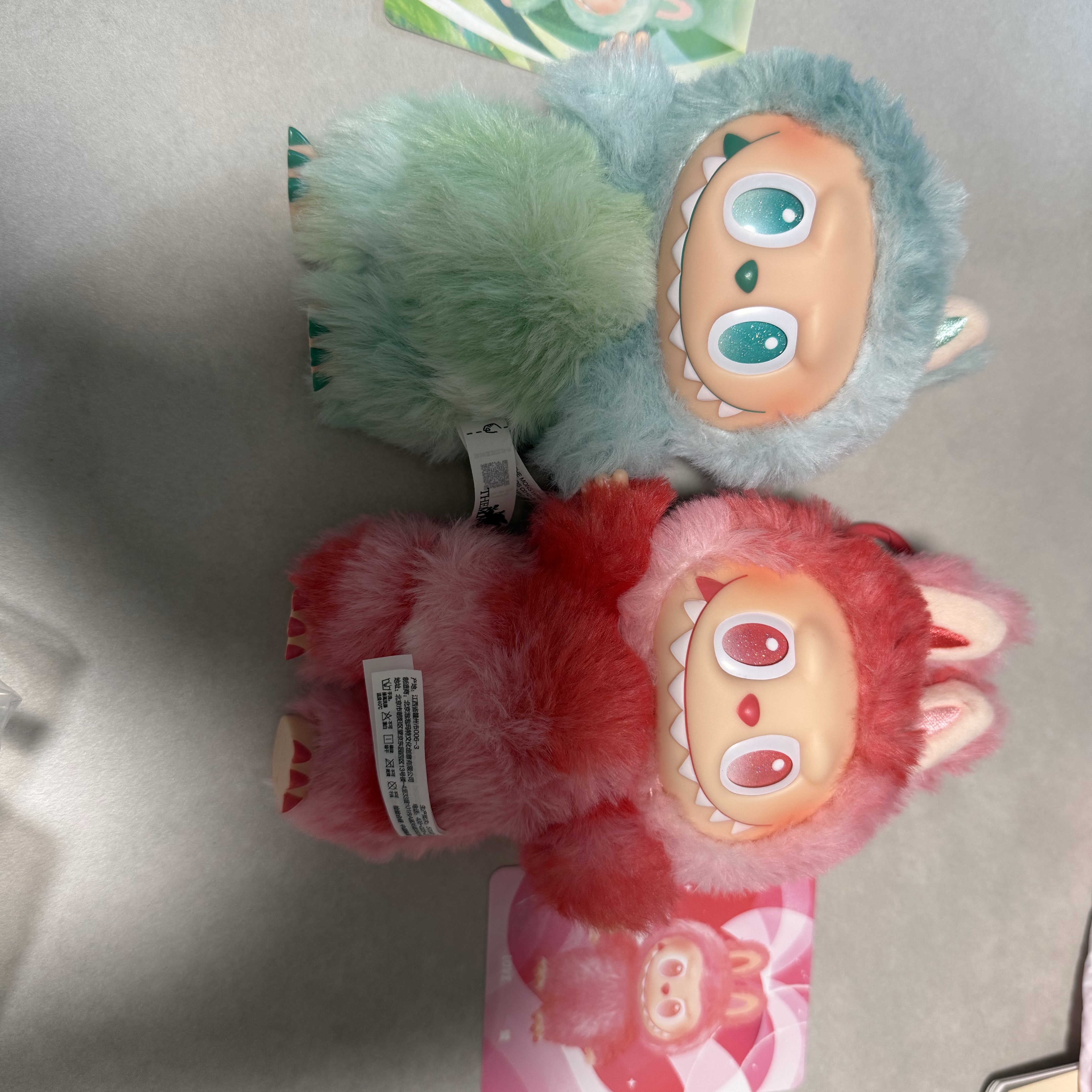 Pop Mart Labubu The Monsters Highlight Series Sealed Case (Bundle of 2/1 Blind Box) 착용 스타일