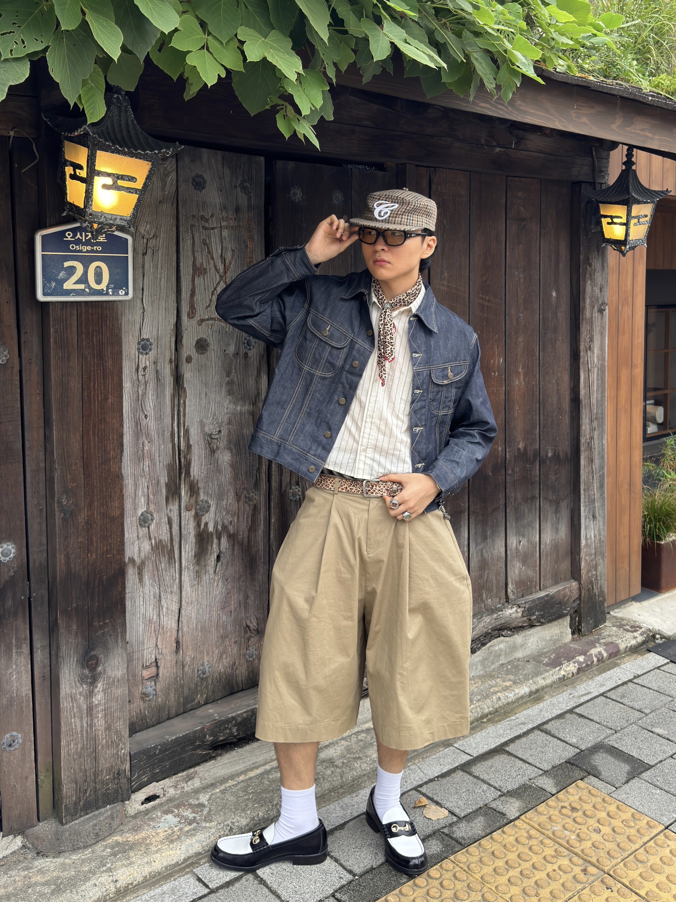 Haruta HS-906 Penny Loafer Black & White, Haruta Harutag Horsebit Gold 착용 스타일 - 1