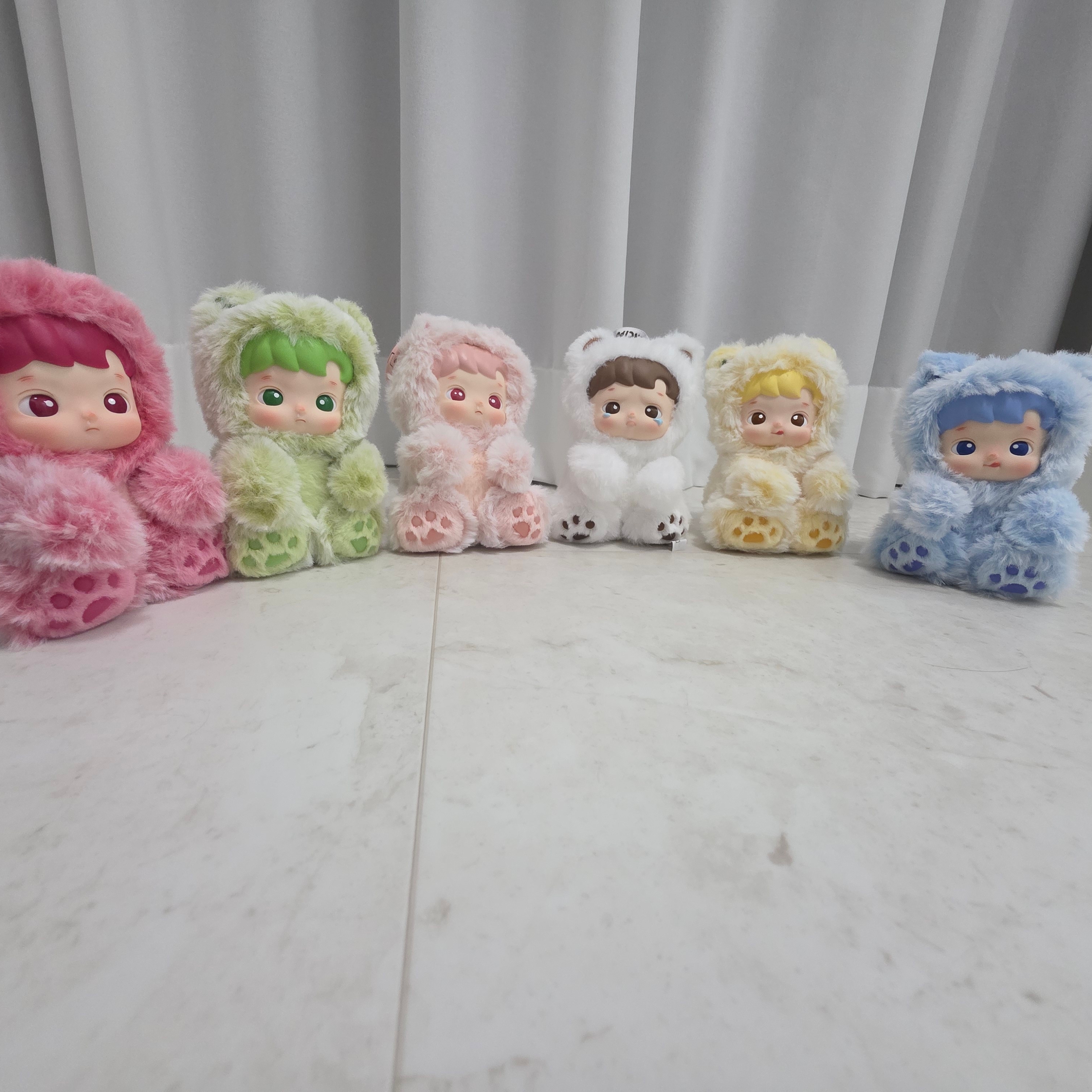 Pop Mart Hacipupu Gummy Bear Series Vinyl Plush Pendant (6 Blind Boxes) 착용 스타일