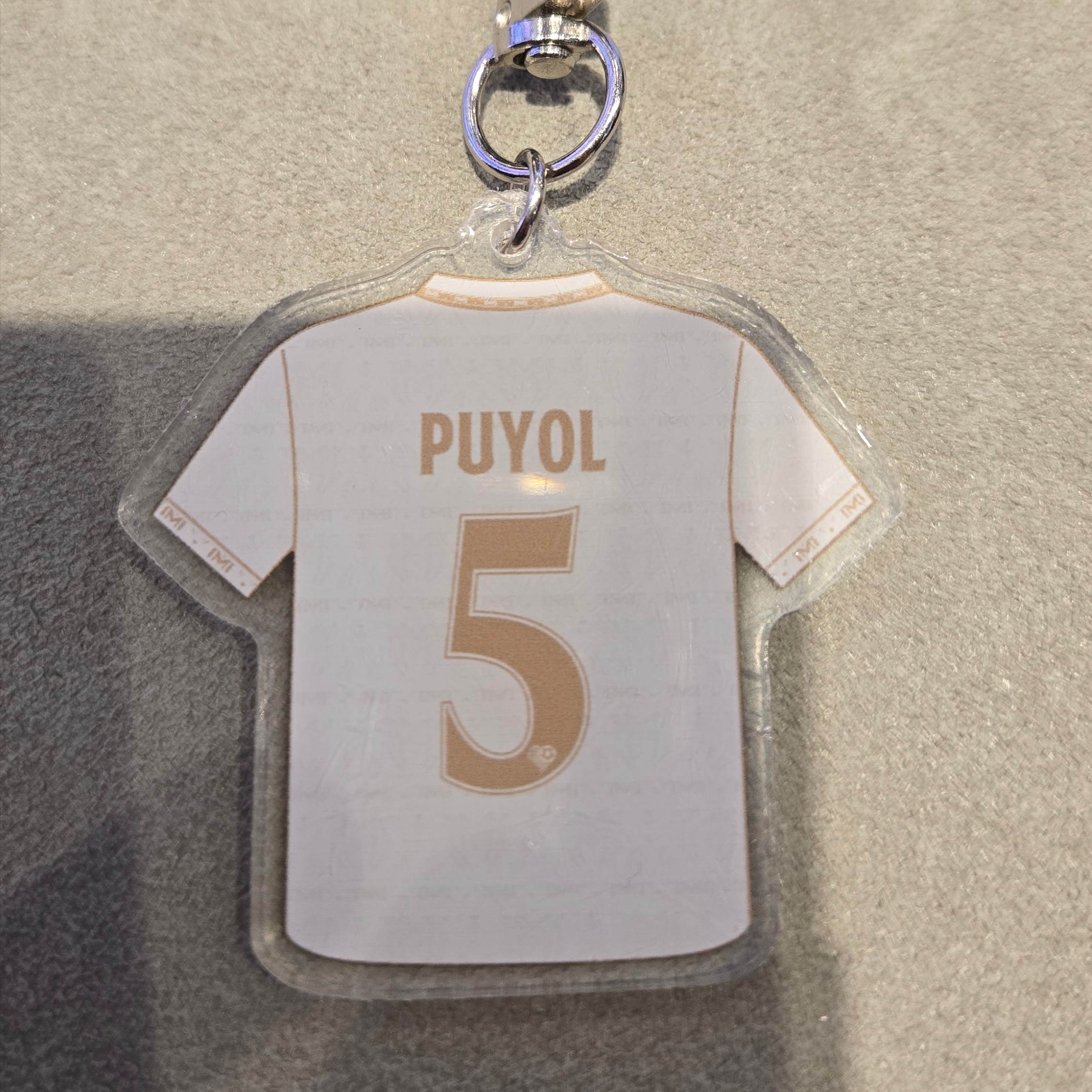 [PRE-ORDER] SHIELD UTD Acrylic Uniform Keyring White, [PRE-ORDER] SHIELD UTD Jersey White L (Marking) 착용 스타일