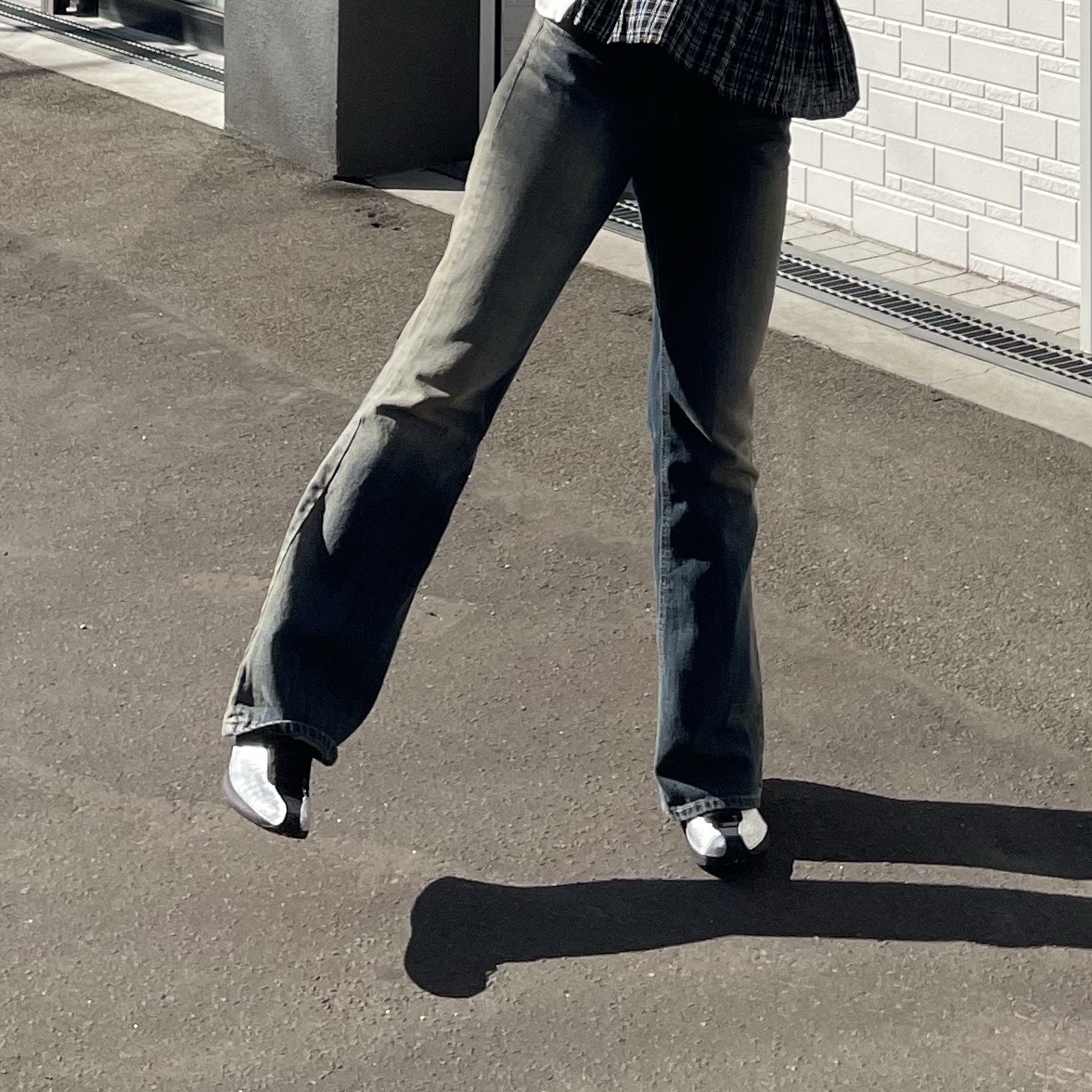 (W) Nike Air Superfly Metallic Silver and Black 착용 스타일 - 4
