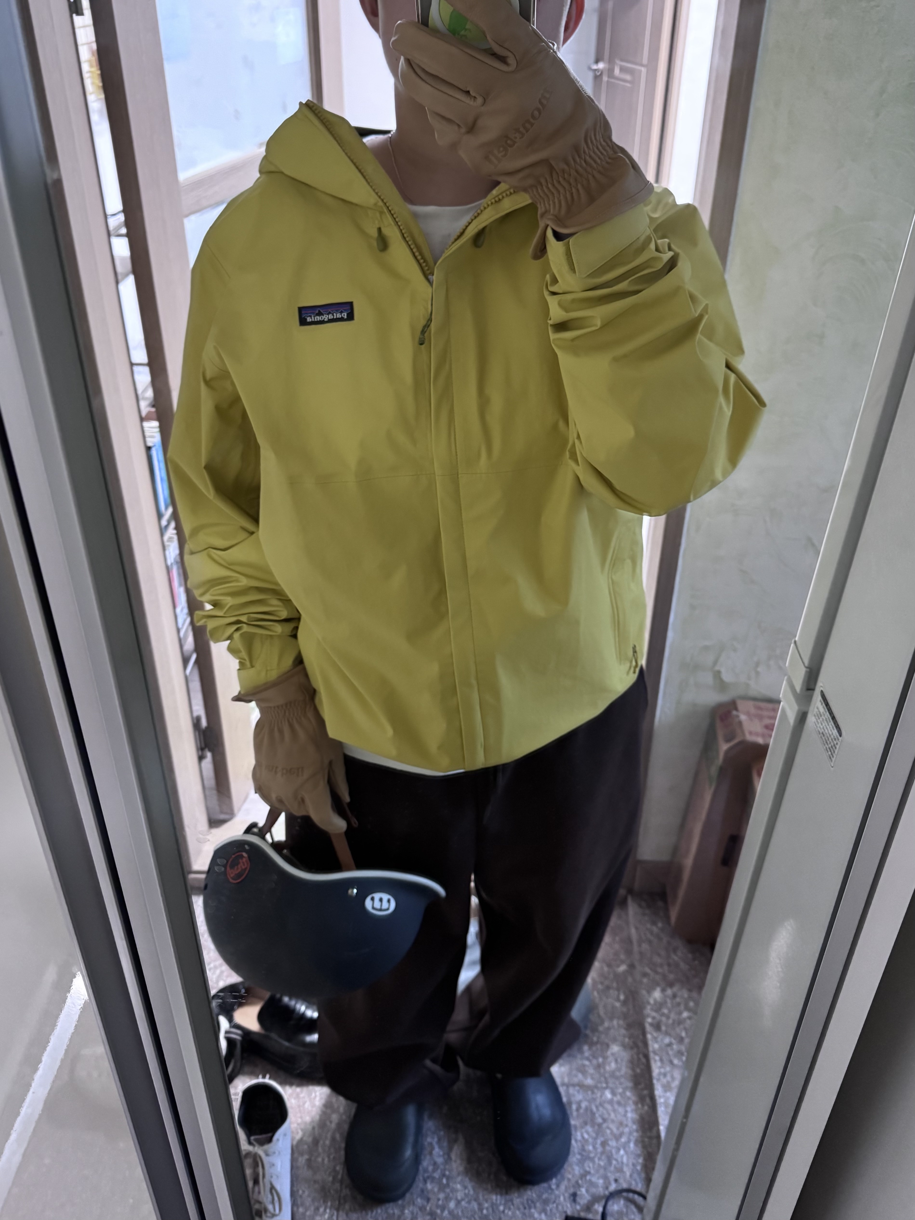 Patagonia Torrentshell 3L Jacket Bundle Green 착용 스타일 - 1