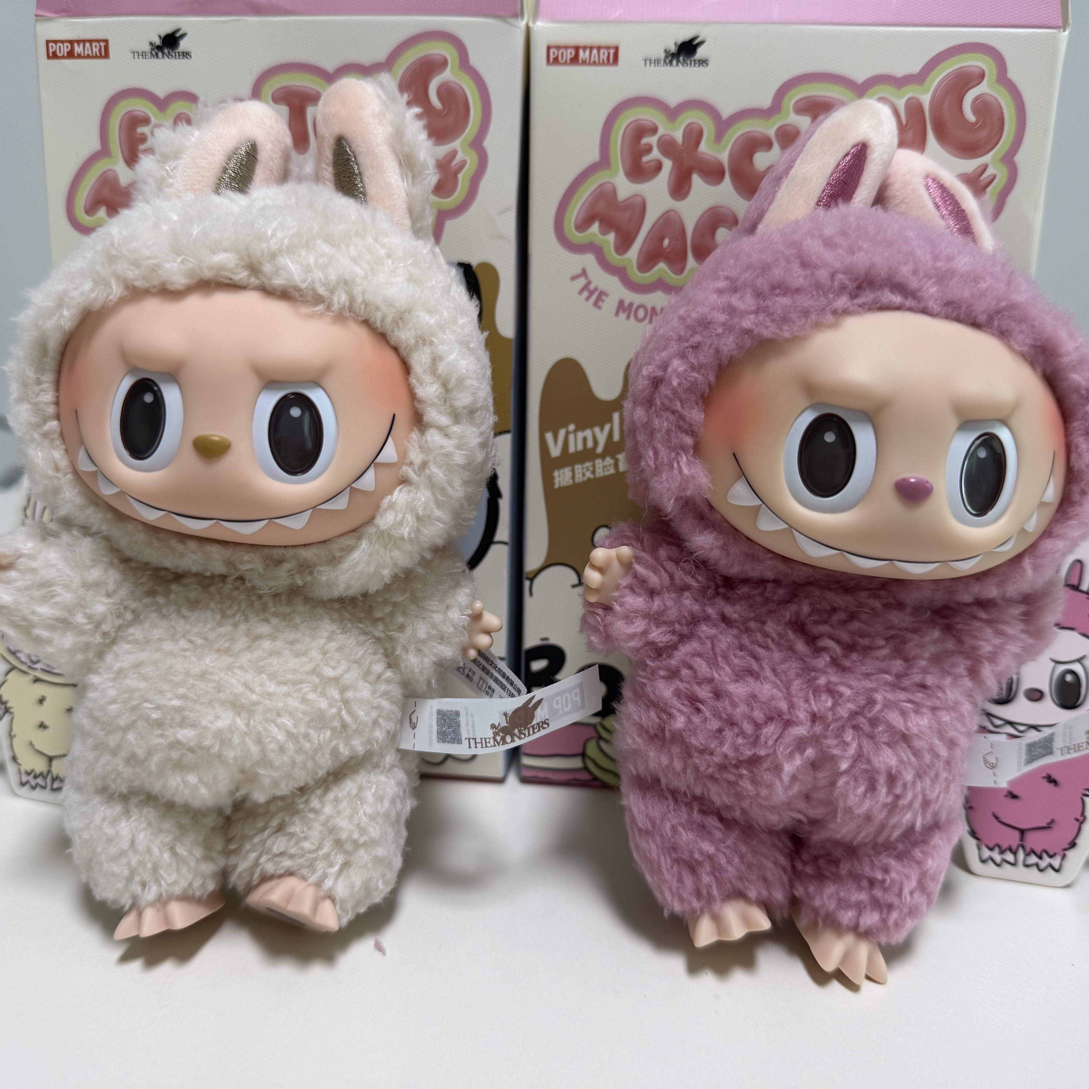 Pop Mart The Monsters Labubu Tasty Macarons Series Sealed Case (Bundle of 2/1 Blind Box) 착용 스타일